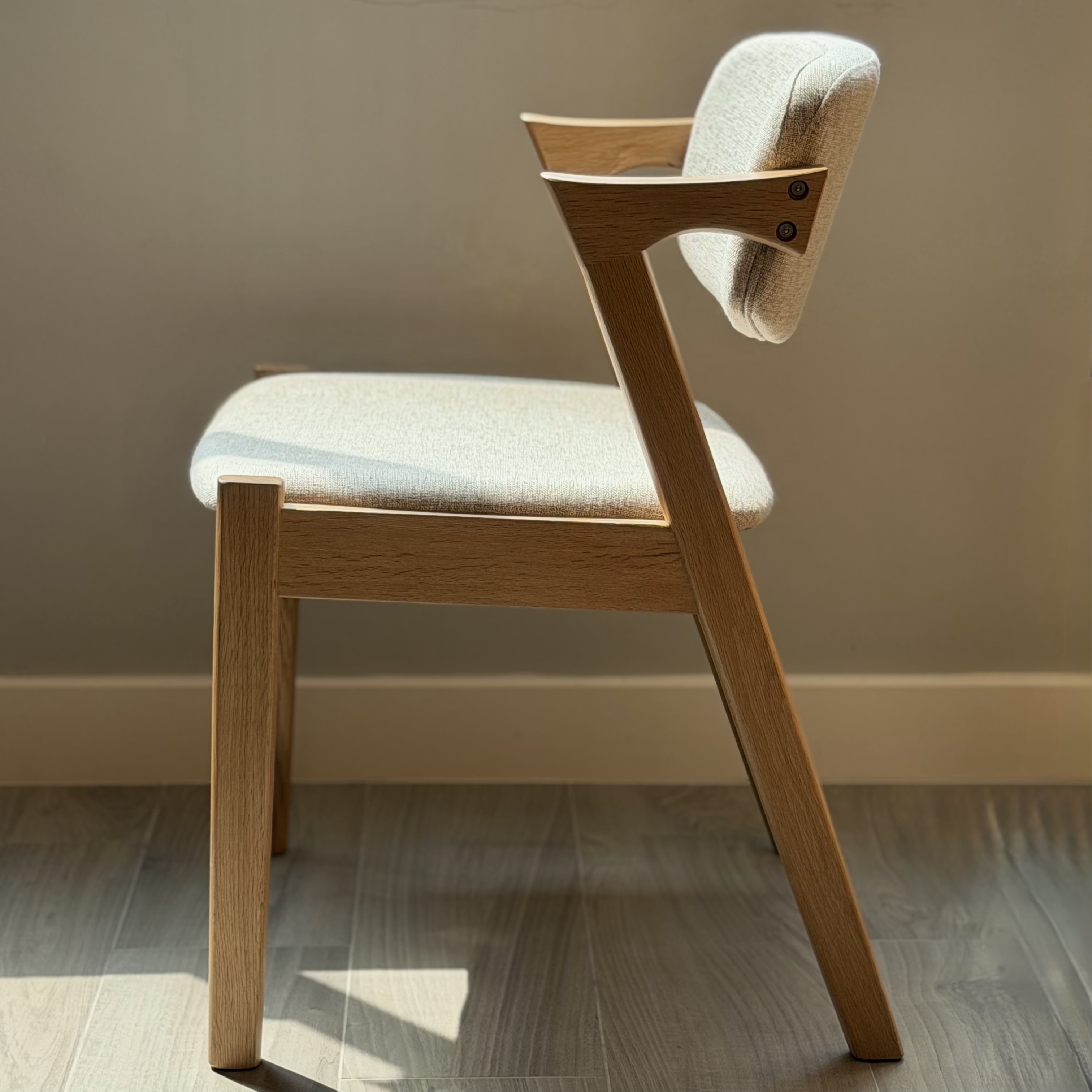 Z Arm Chair