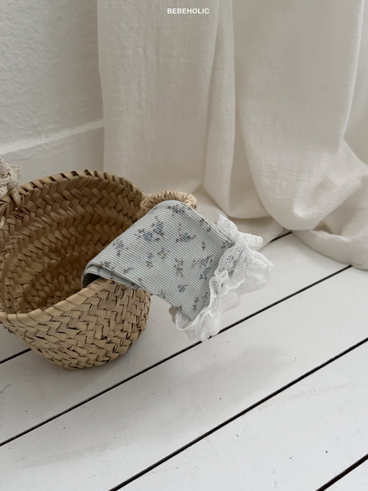 🌸預訂 韓國直送🌸🇰🇷BEBEHOLIC三色蕾絲碎花膝襪