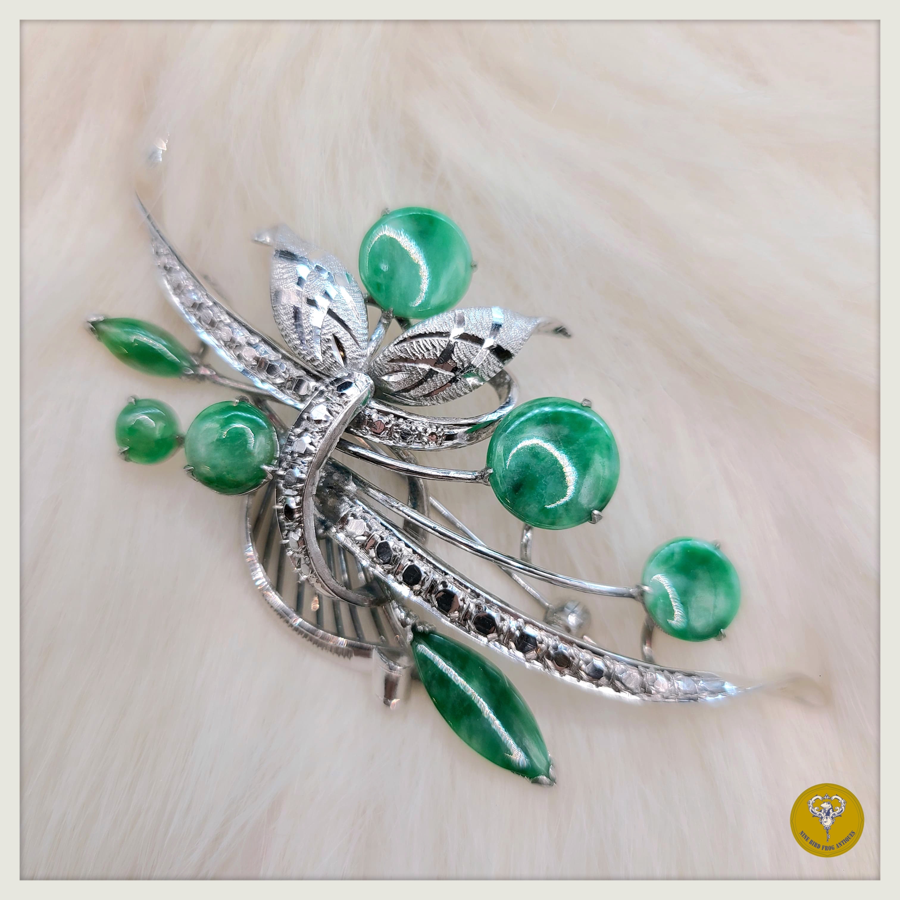 60年代的陽綠翡翠低k金胸針