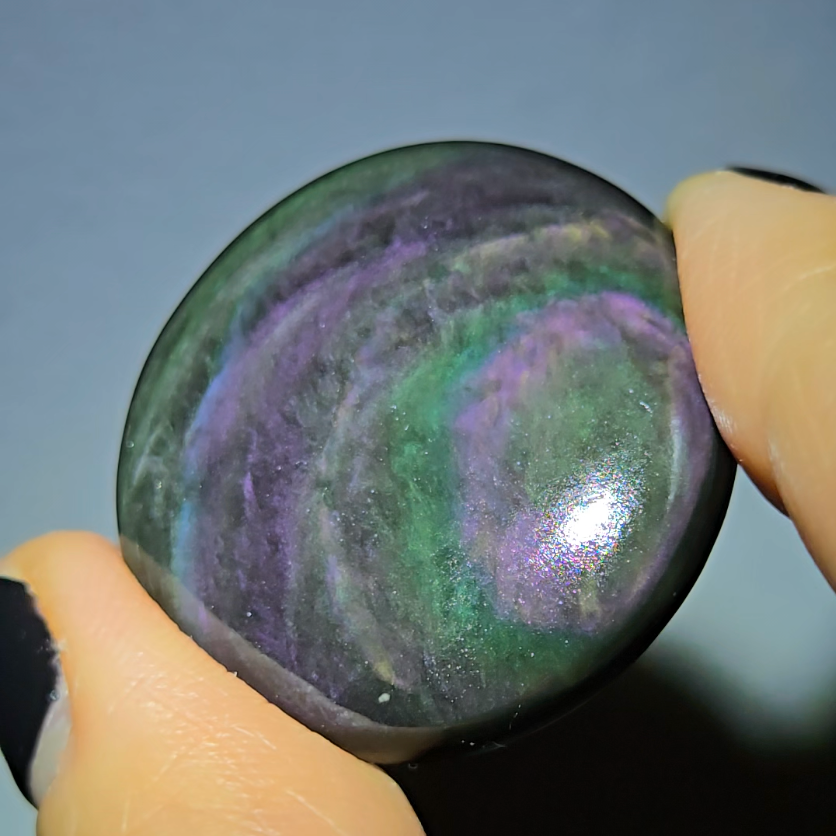 Velvet obsidian cabochon with intense chatoyance - OB16