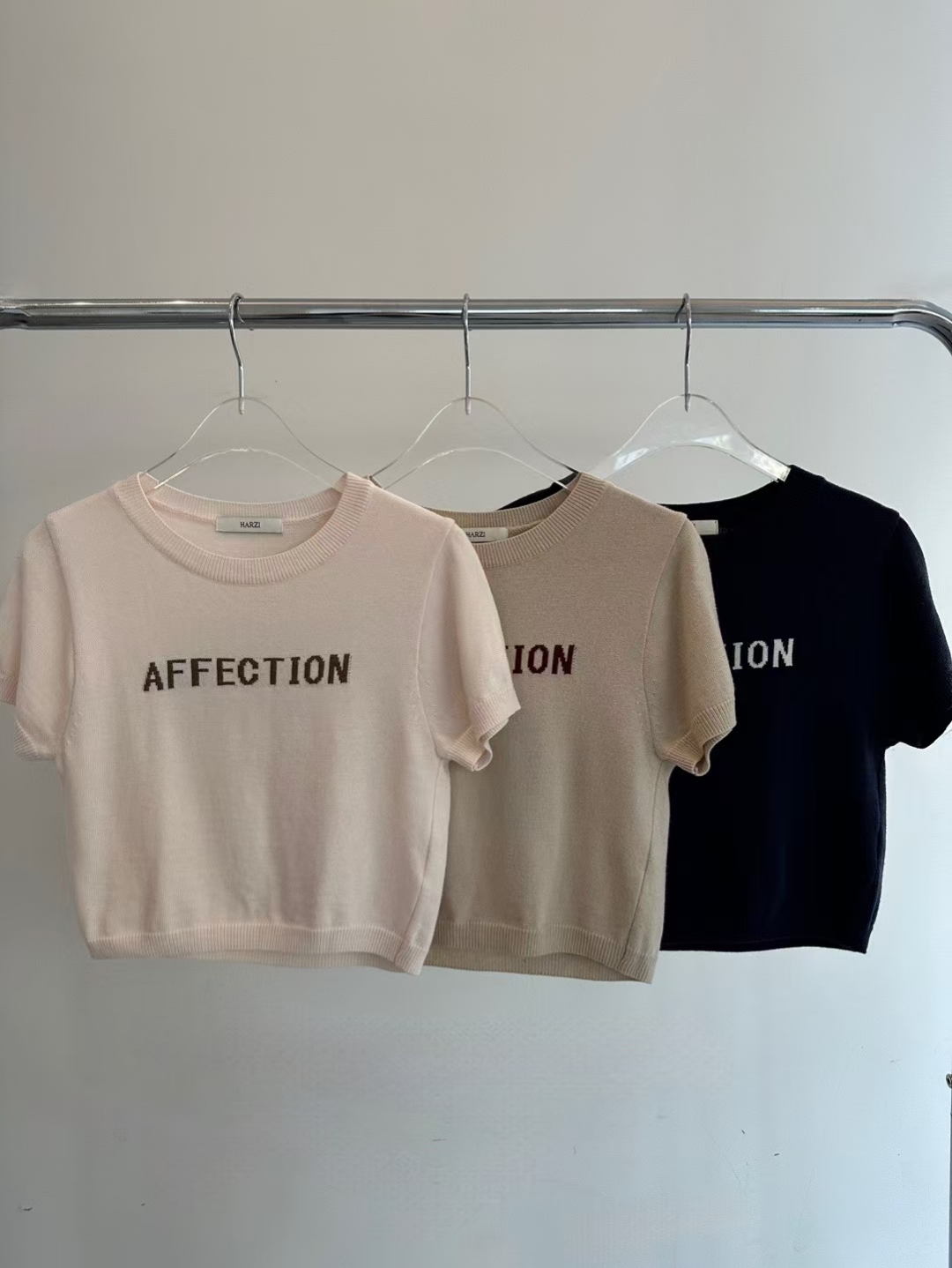 Cropped Knit Top with AFFECTION Letter Embroidery ‖ 字母刺绣短款针织上衣 KR0131332