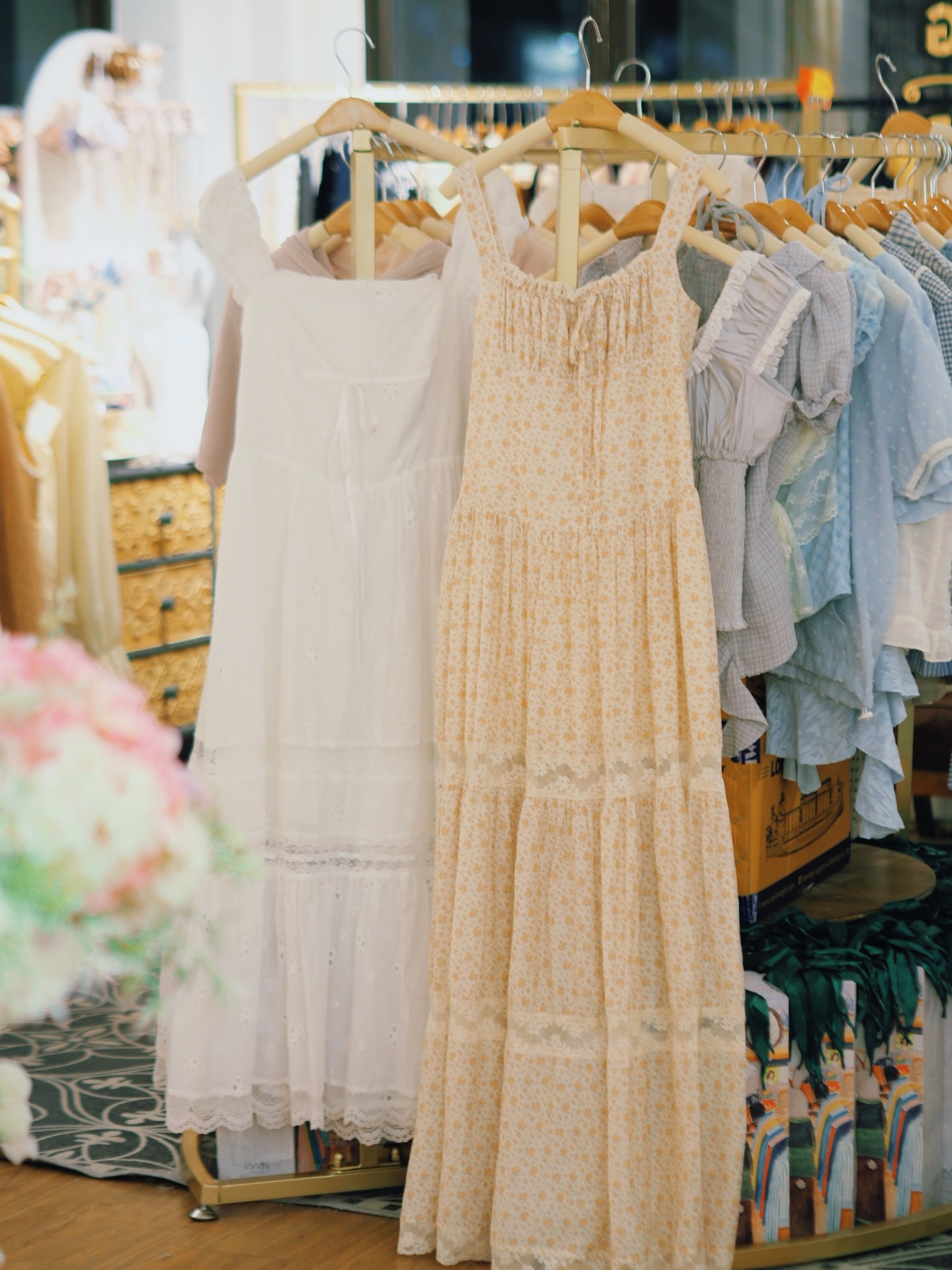 短袖白色連身裙