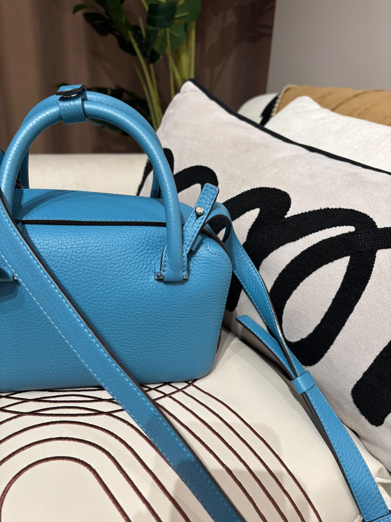 Delvaux Cool box mini calfskin 21cm 2way bag 100%Authentic, 98%New ✅Dust bag