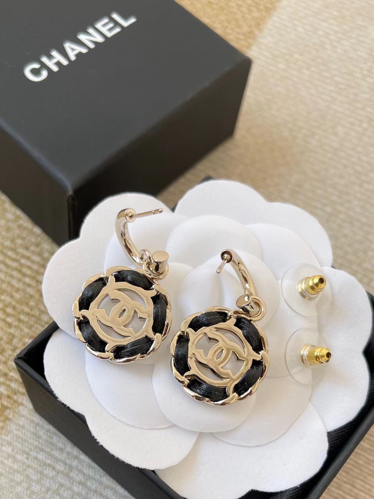 【原單】CHANEL 圓形皮穿鏈CC耳環 - 禮盒裝