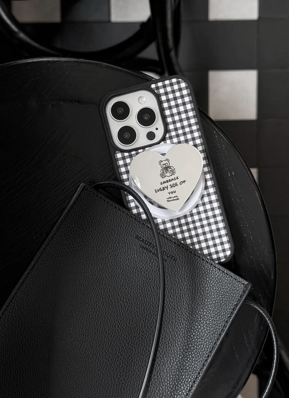 【Huggy Little Teddy (Black&White Checked)】MagSafe iPhone Case+手機支架