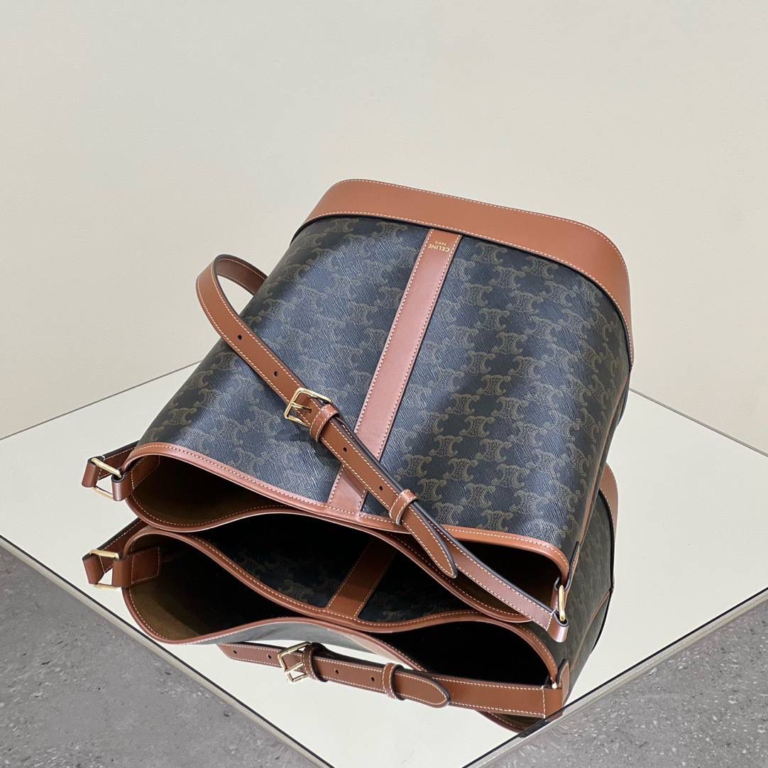 🔥大货实拍图 𝗖𝗘𝗟𝗜𝗡𝗘♥𝗧𝗥𝗜𝗢𝗠𝗣𝗛𝗘 𝗖𝗔𝗡𝗩𝗔𝗦中号水桶 型号：191132 尺寸：33*27*17cm