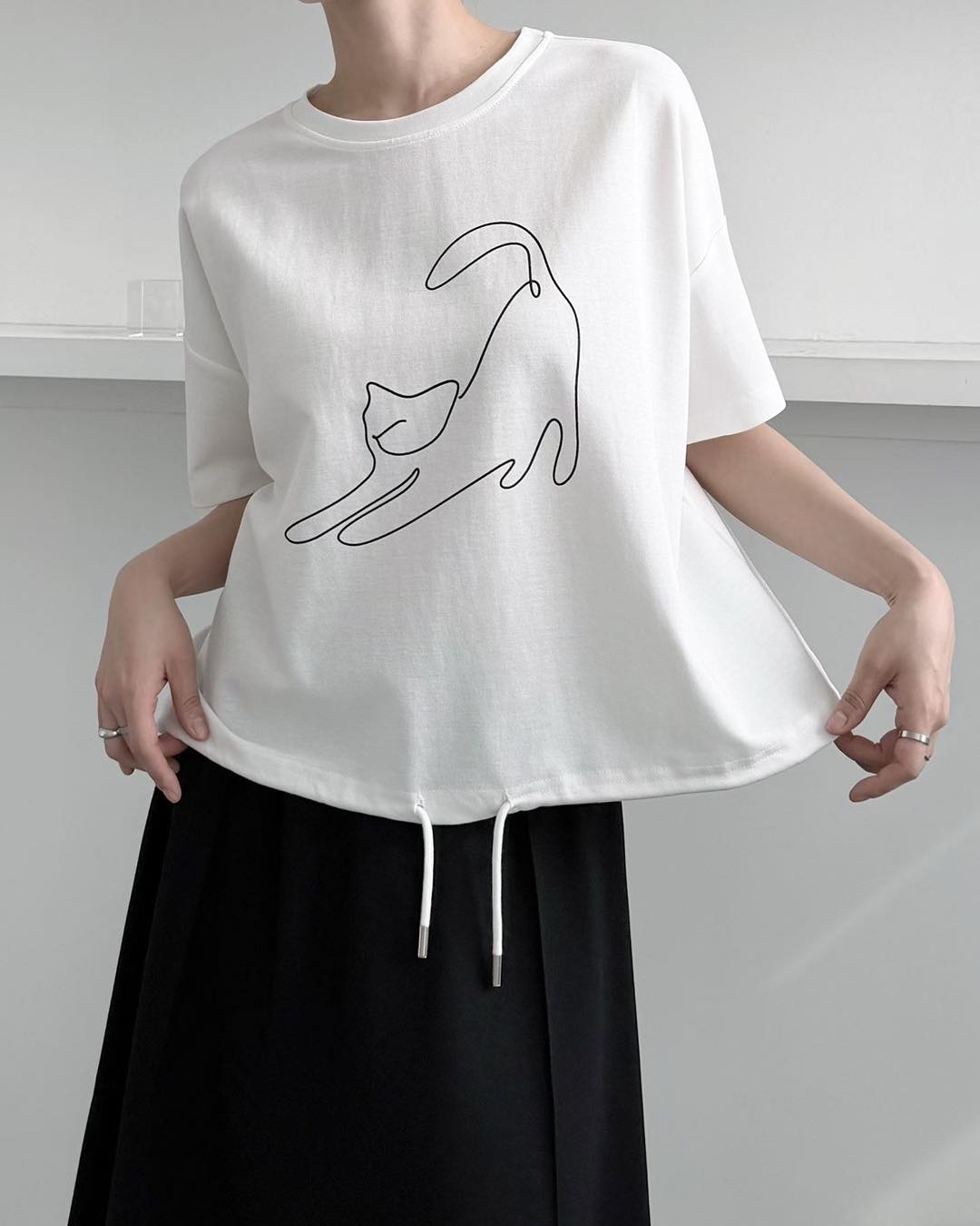 線條貓貓束腳Tee