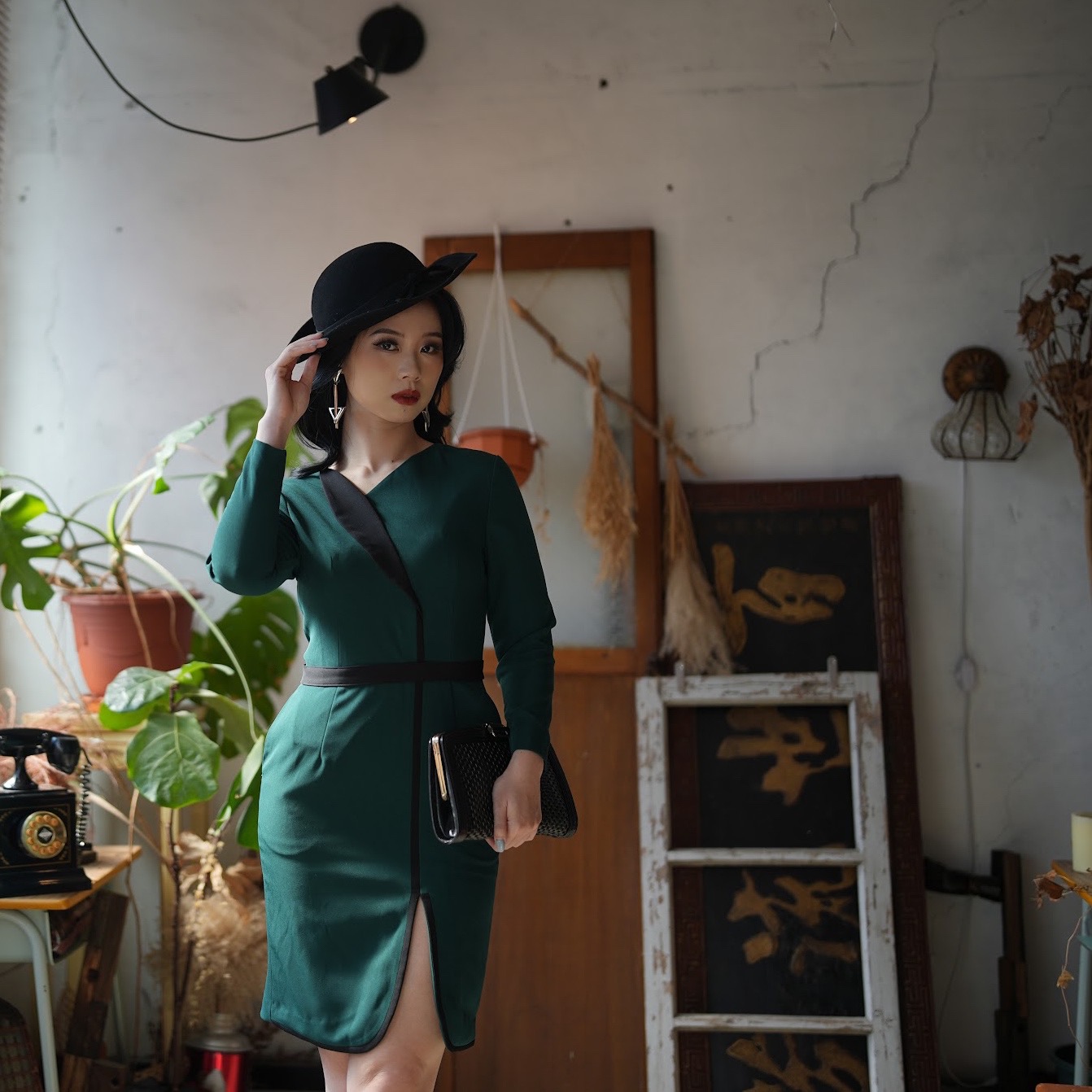  (Ready Made) 1950s Inspired Two-Tone Linear Highlight Wiggle Dress - Green x Black (FM201)