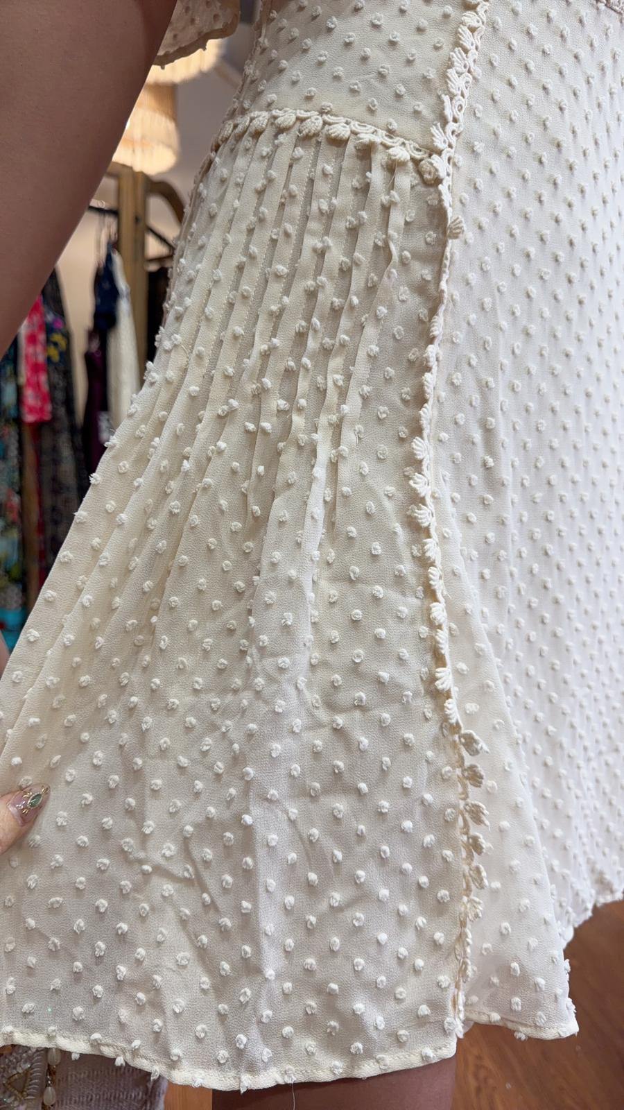 2966 WHITE Dot Simple Zipper Short Op 33"