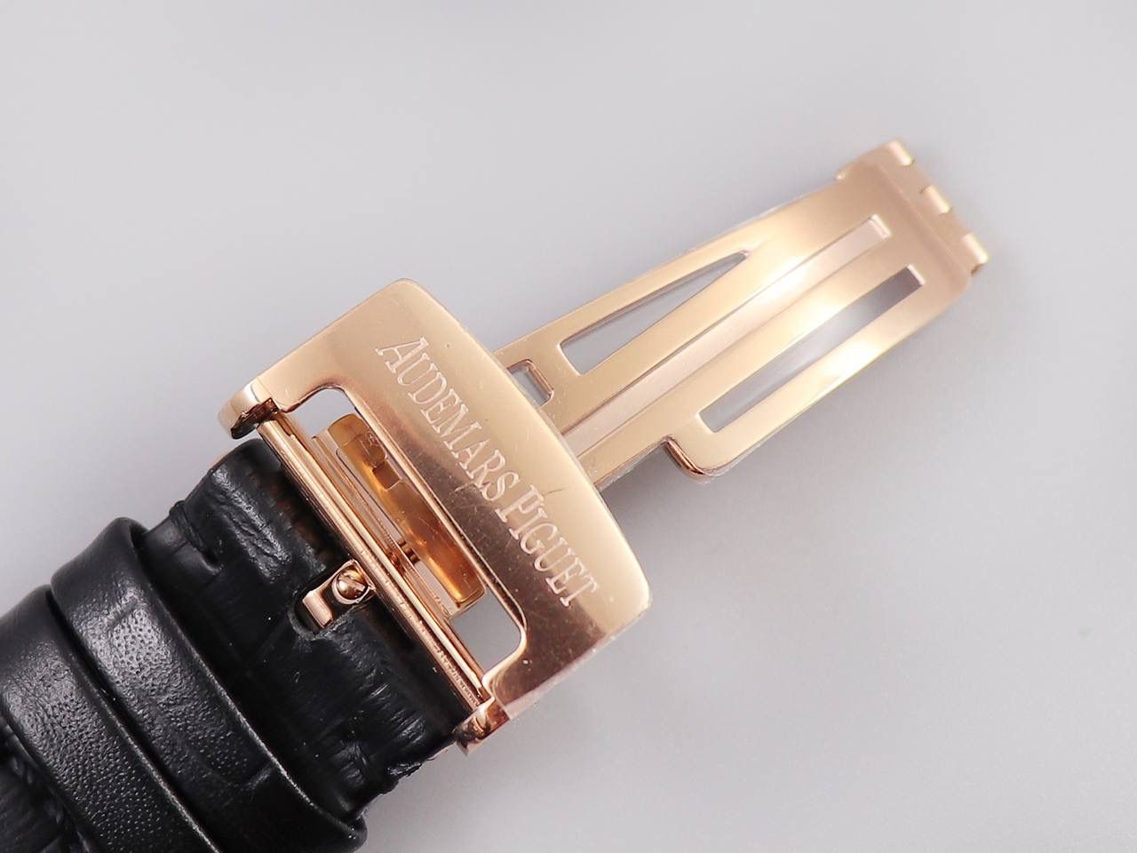 AP-RB2系列 搭载复刻原版爱 彼Cal.3126全自动计时机芯 钢壳陶瓷圈口。🔥💯