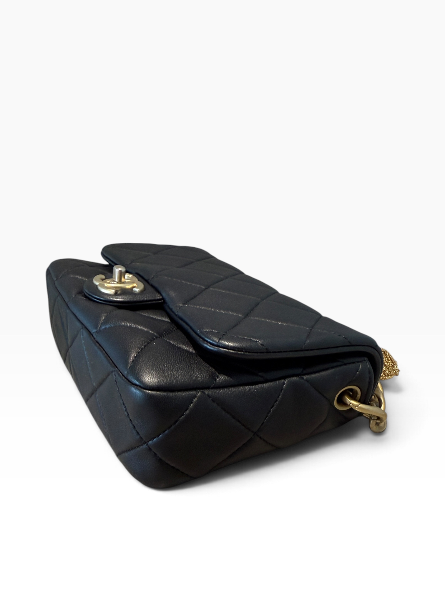 Pre owned chanel shoulder black P10121