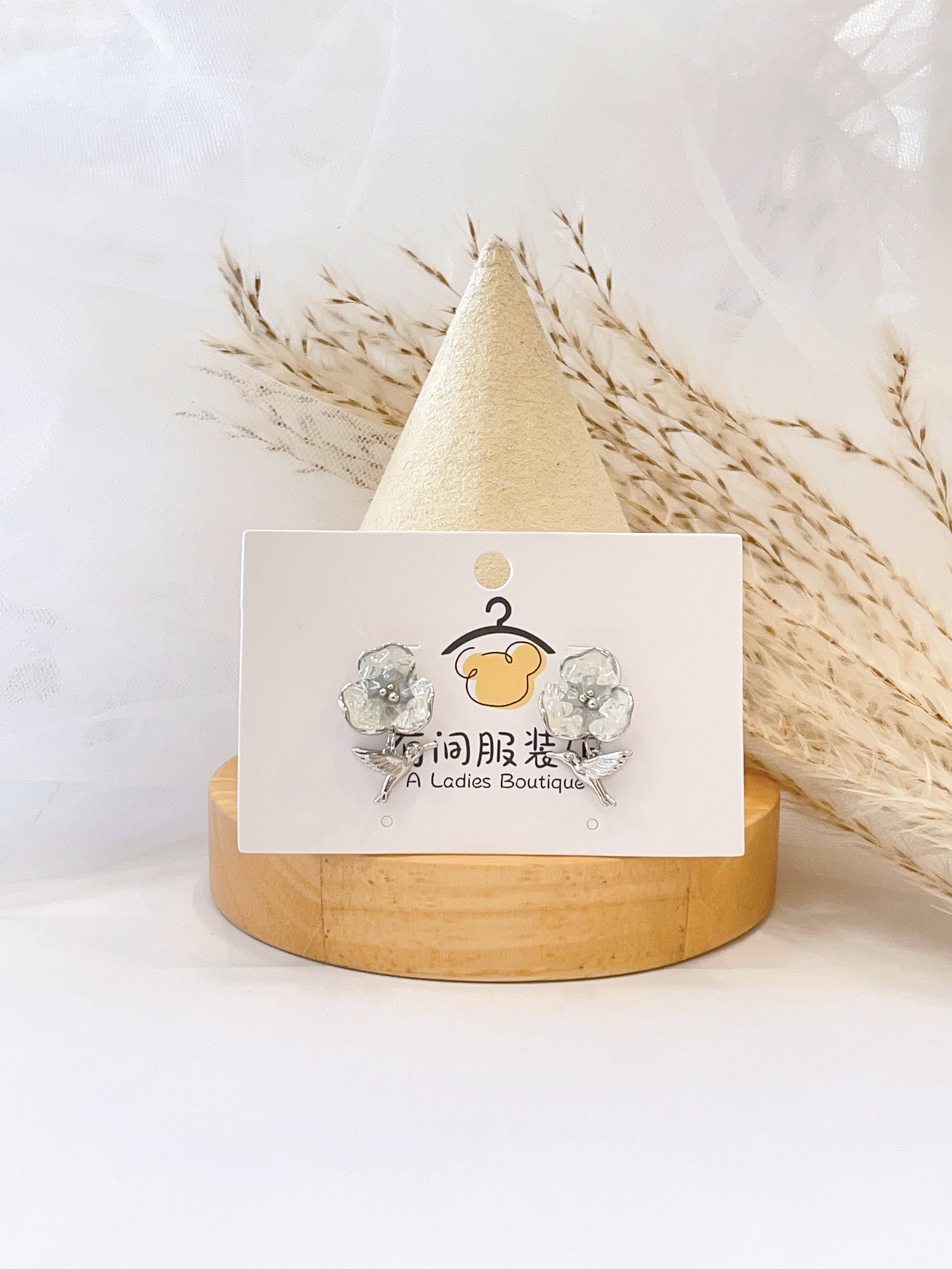 高级感碎钻小花朵耳环