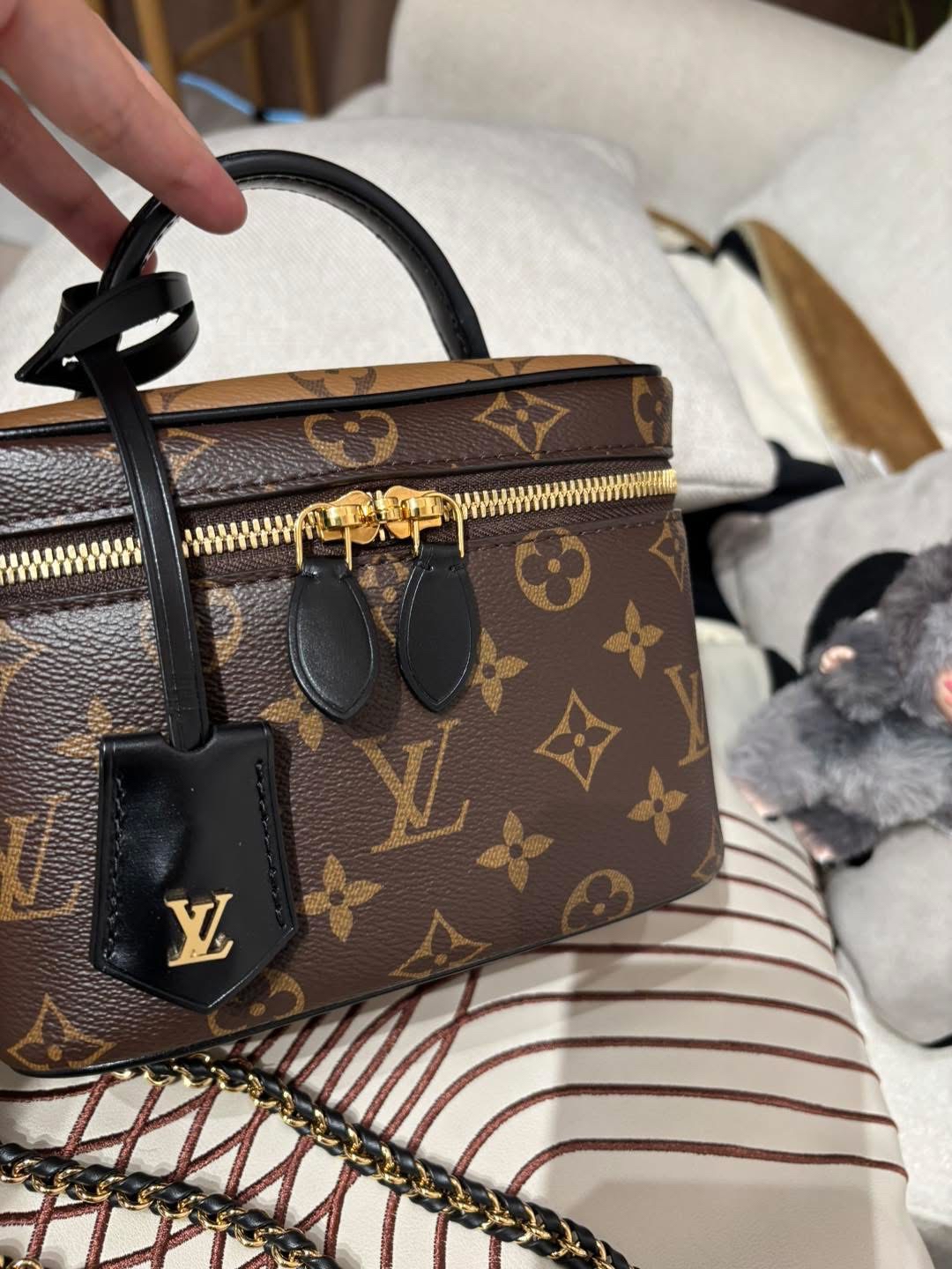 Lv vanity pm M45165 Reverse 2way bag  100%Authentic ,98%new  ✅key lock ✅dust bag