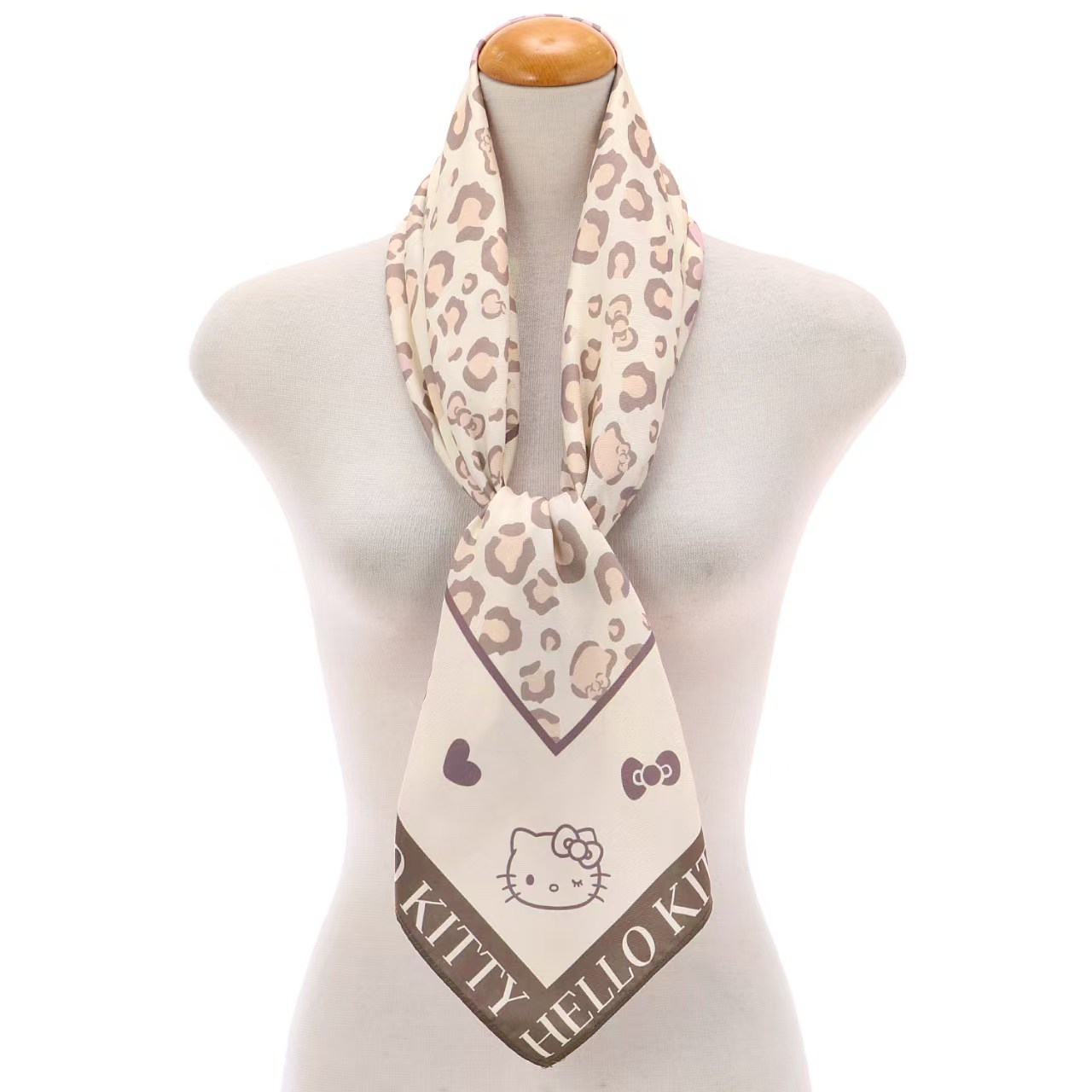 日本直送 Sanrio 大圍巾 88 x 88cm｜Kitty 貓豹紋・平成少女款｜潮流配飾 Sanrio large scarf