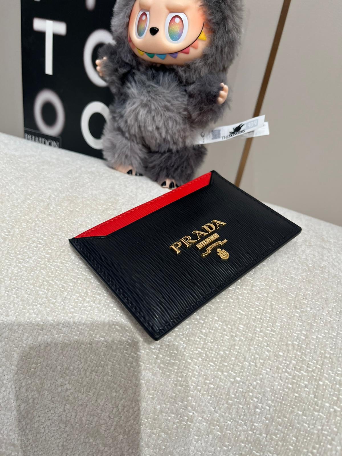 Prada Card Holder 十字紋牛皮100%Authentic, 99%New
