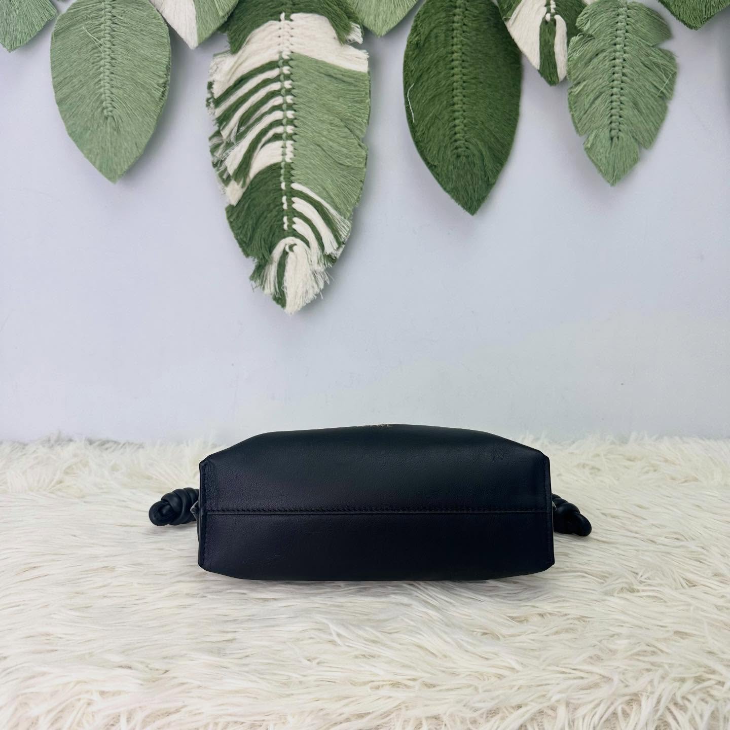 LOEWE 🤍PRE OWNED Mini Flamenco Clutch 黑金福袋包 全套有盒🖤