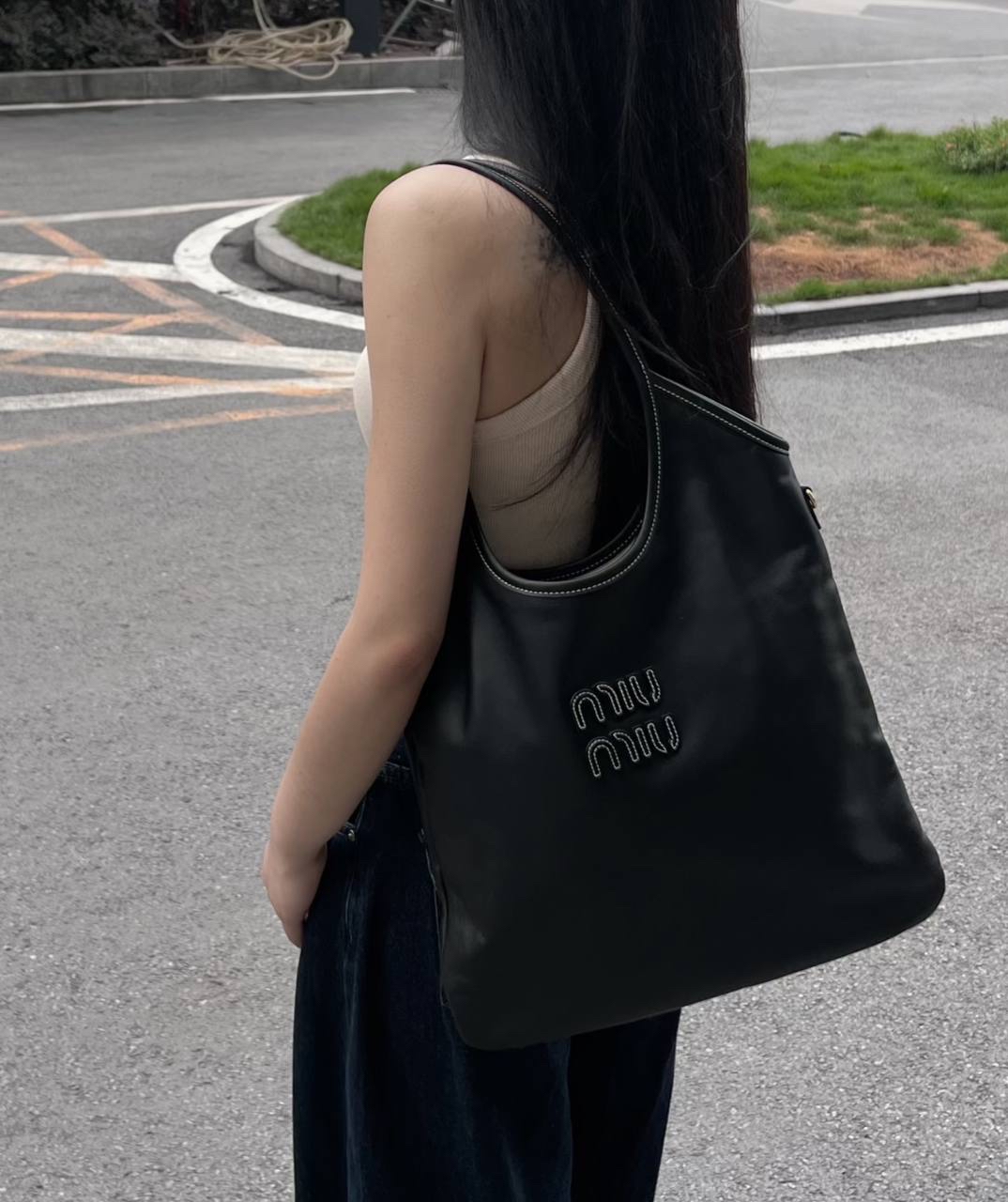 指定貨品優惠✨訂貨📮MIUMIU IVY Bag (Black ) Size 40x35cm 裝到A4文件 容量友好‼️內有拉鍊位