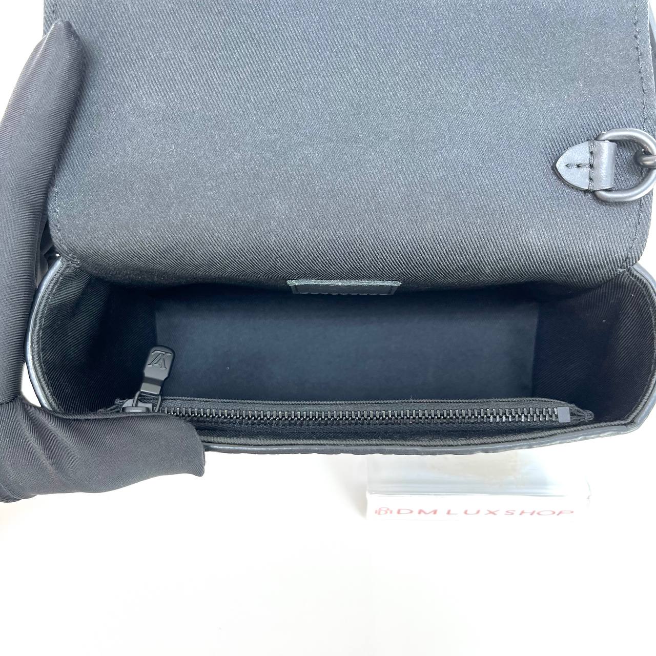 LV Black Taurillon Steamer Wearable Wallet