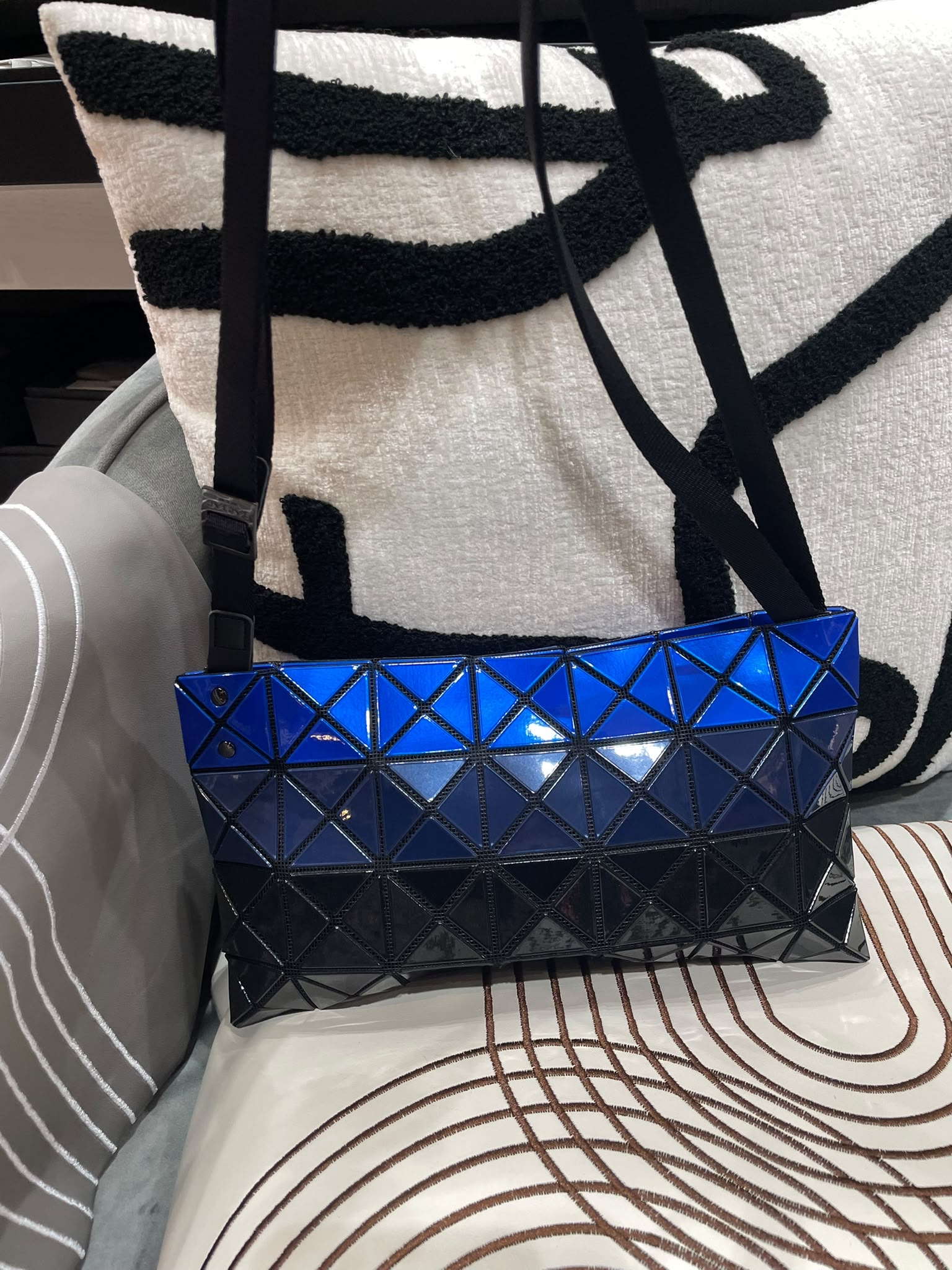 Issey miyake BaoBao crossbody Bag  100%Authentic,98%new