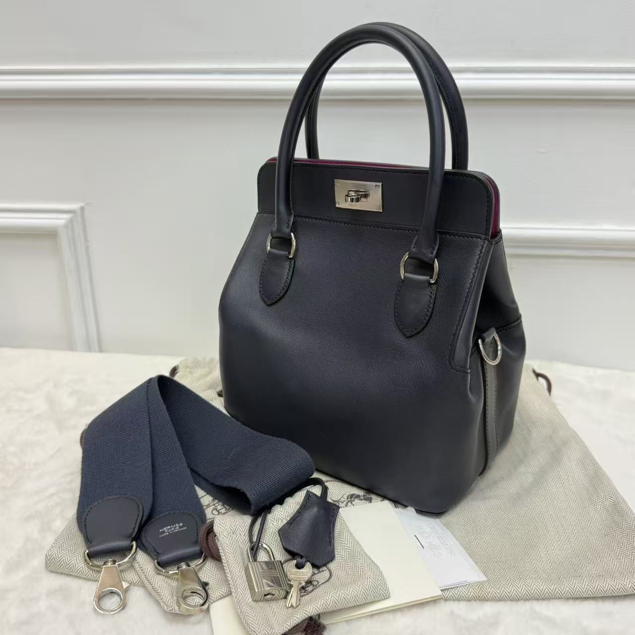 Hermes愛馬仕 牛奶盒子ToolBox20 肩帶款斜挎包