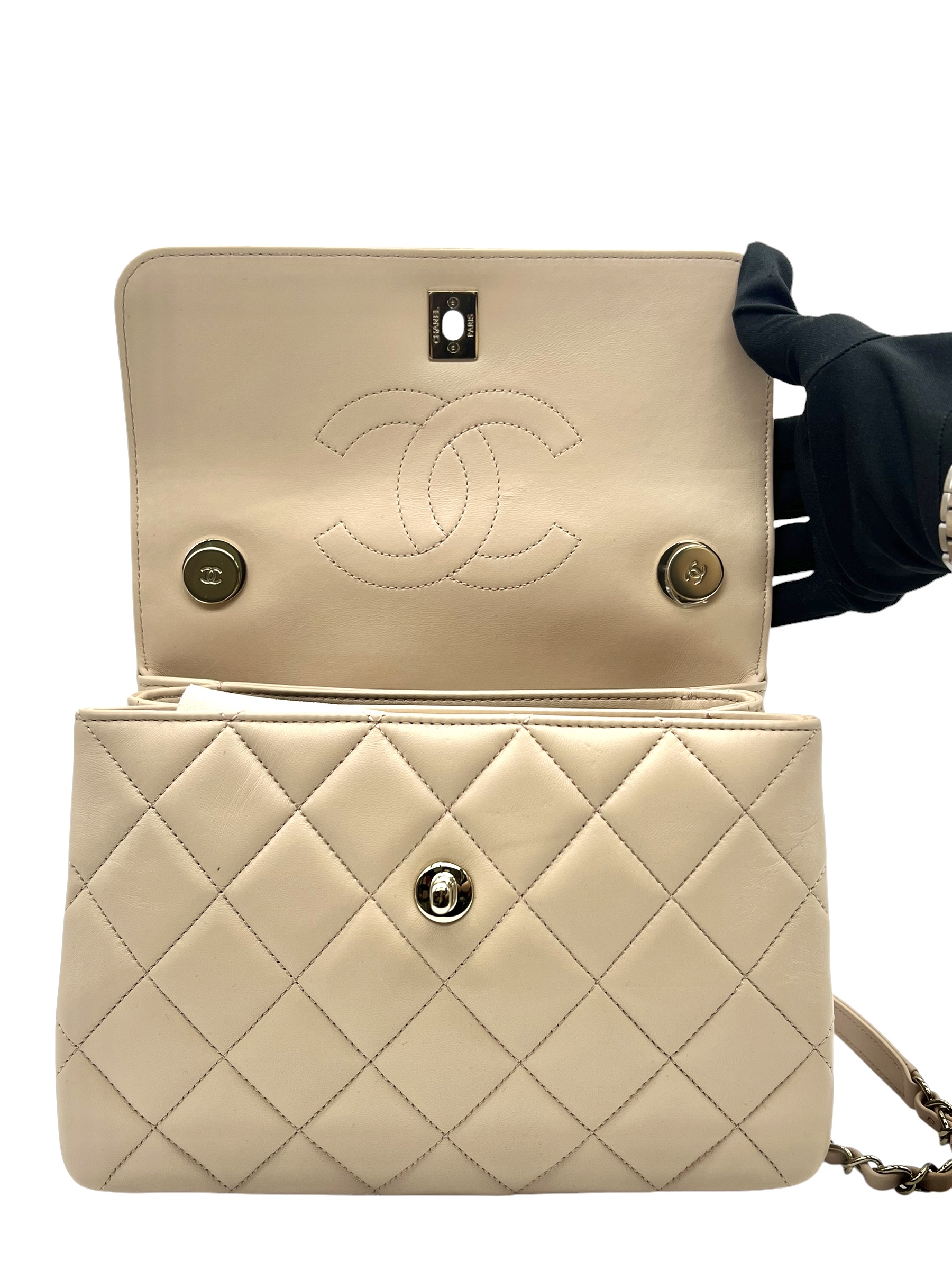 直播貨品 |  [1個-$100 2個-$300］A32