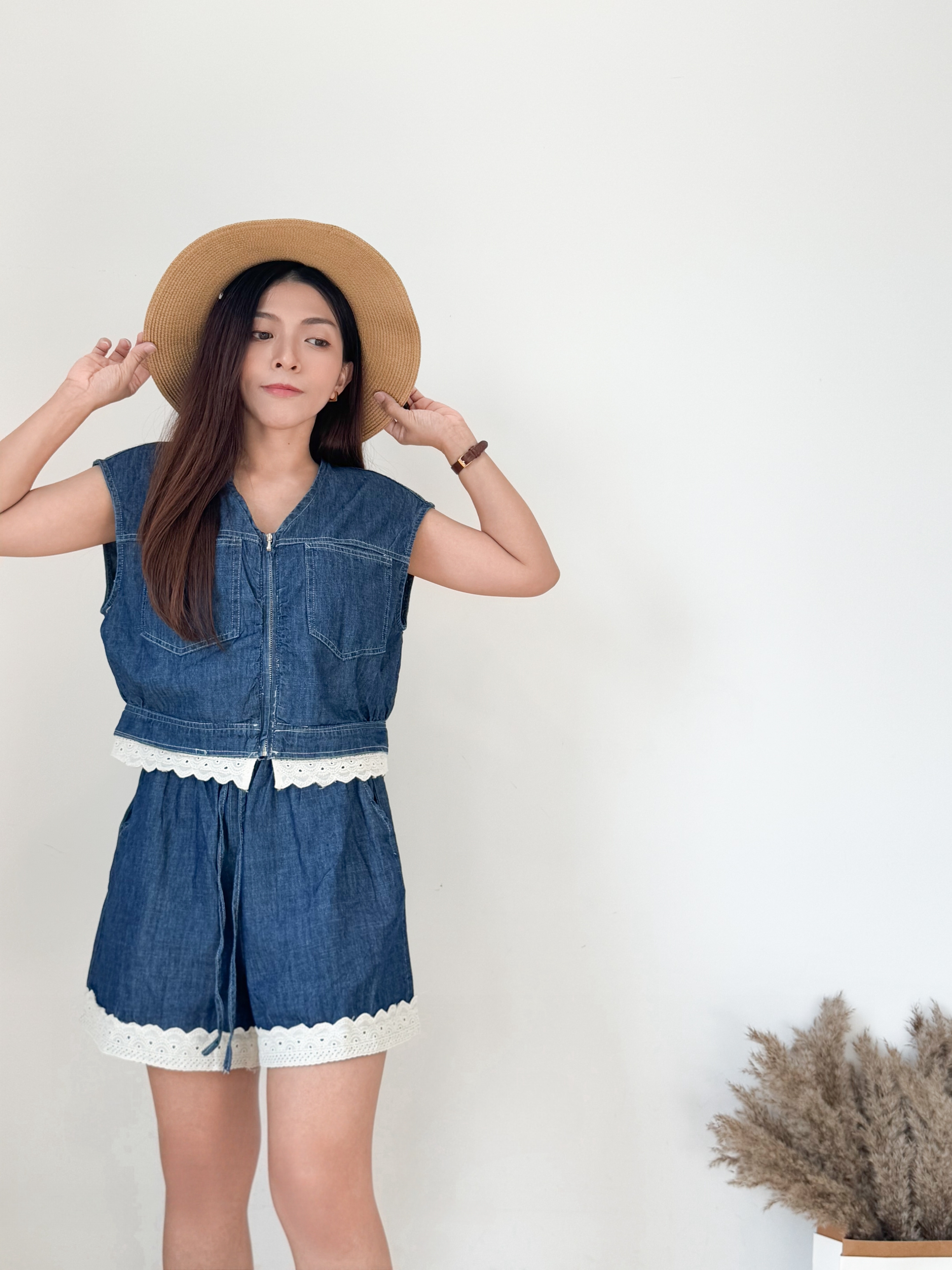 Hannah Lace Denim Vest Top + Short Sets 牛仔气质拼接蕾丝马甲上衣 + 短裤套装 （ 2 Colours）