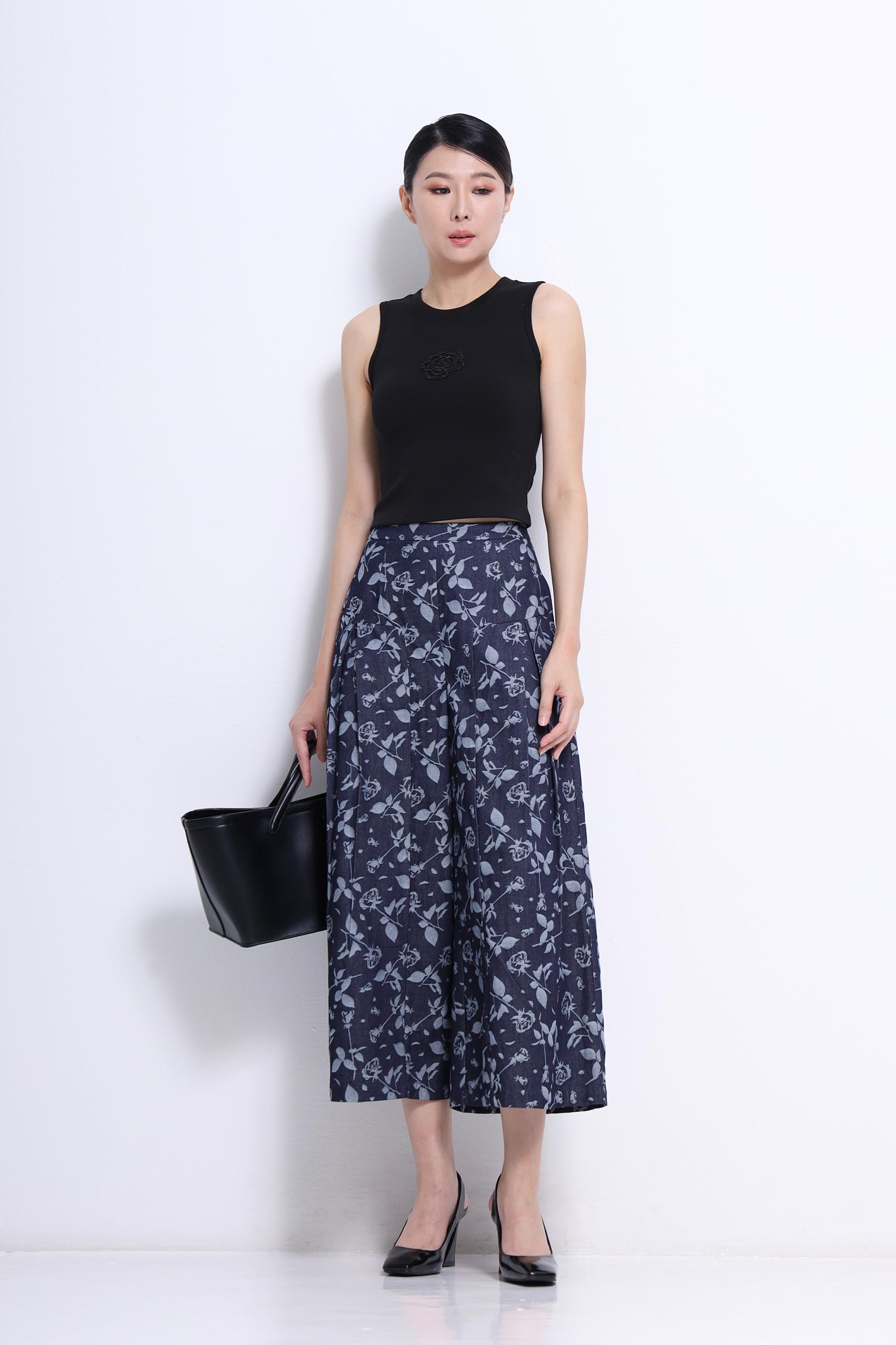 CB2699 Rosette Muse Crop Top