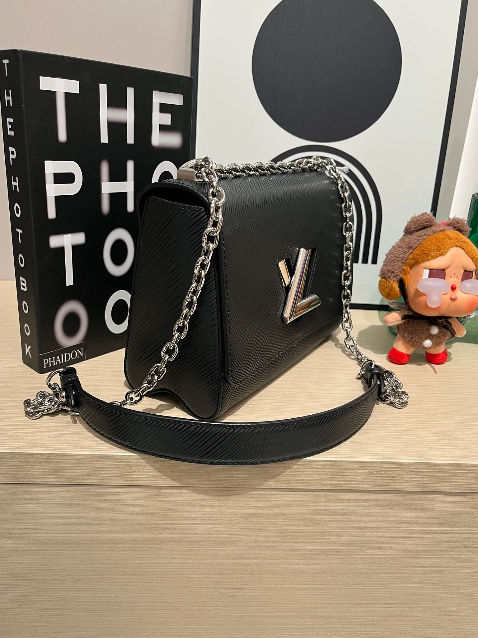 Lv twist mm epi M21110  100%Authentic ,98%new ✅mirror✅dust bag 專門店售價💰 $39,000  