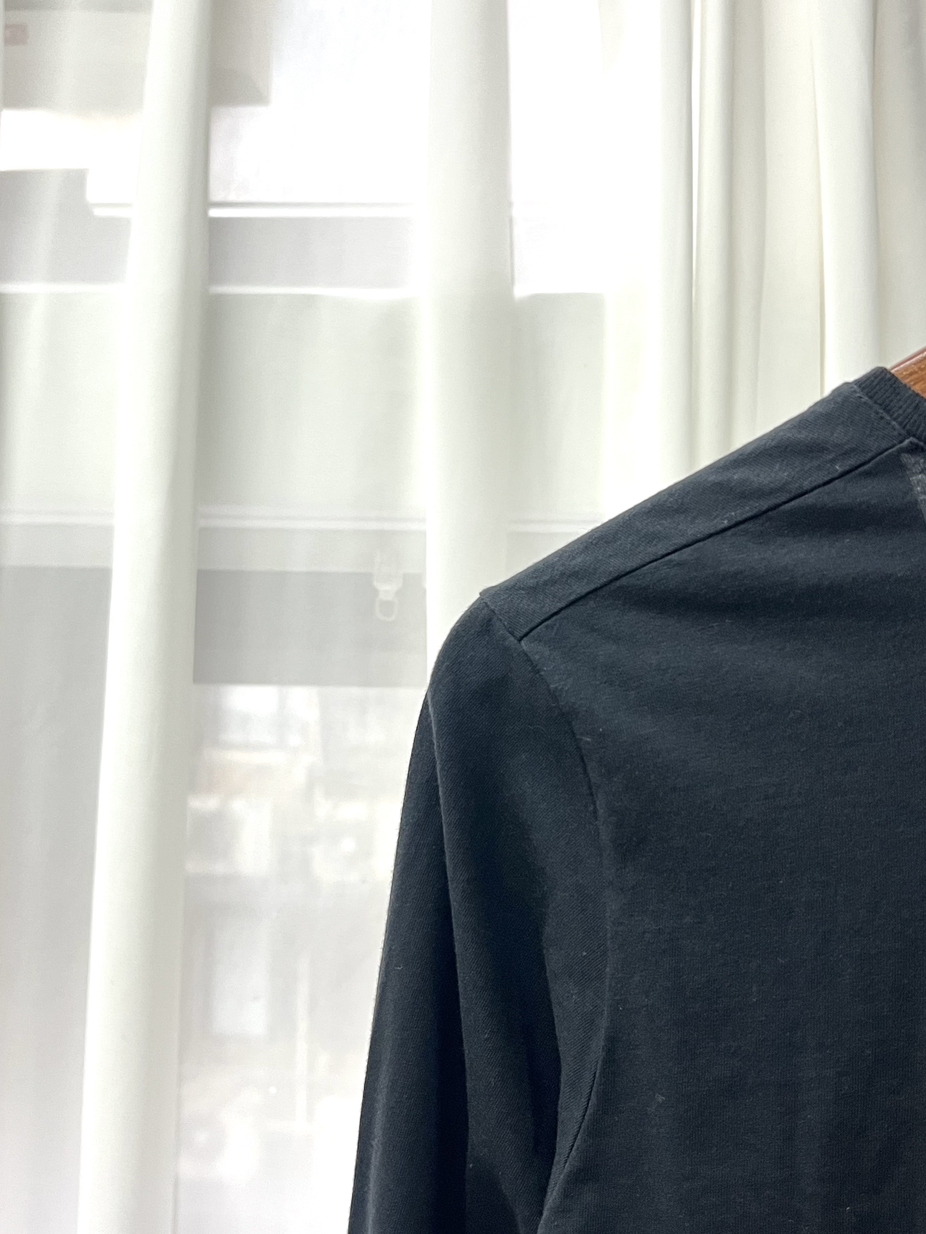 Pre-Owned GUCCI Knitted V-neck T-shirt / Product Code: 26051908