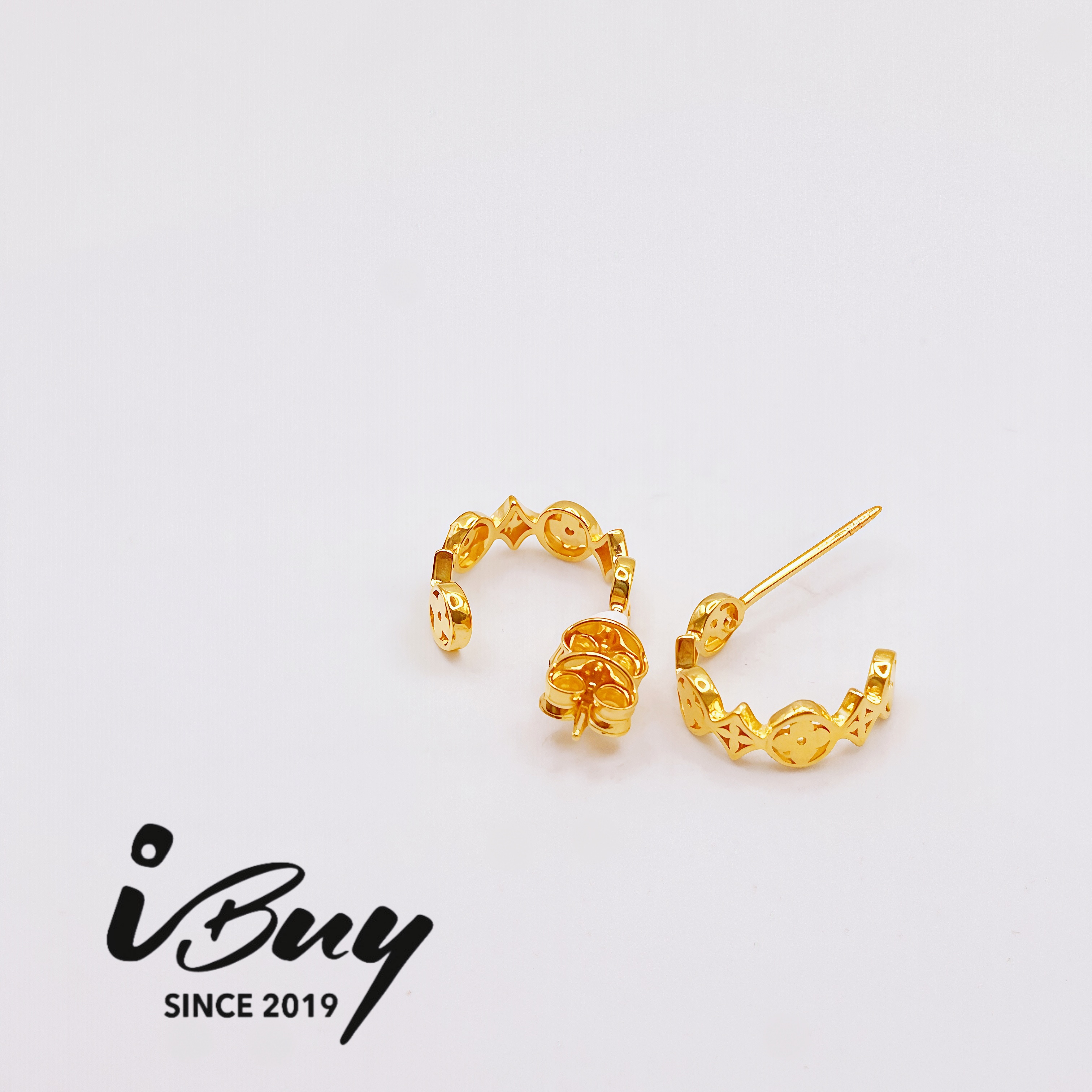 916 GOLD VL LOGO HALF EARSTUD 916 金 VL花半圈耳钉