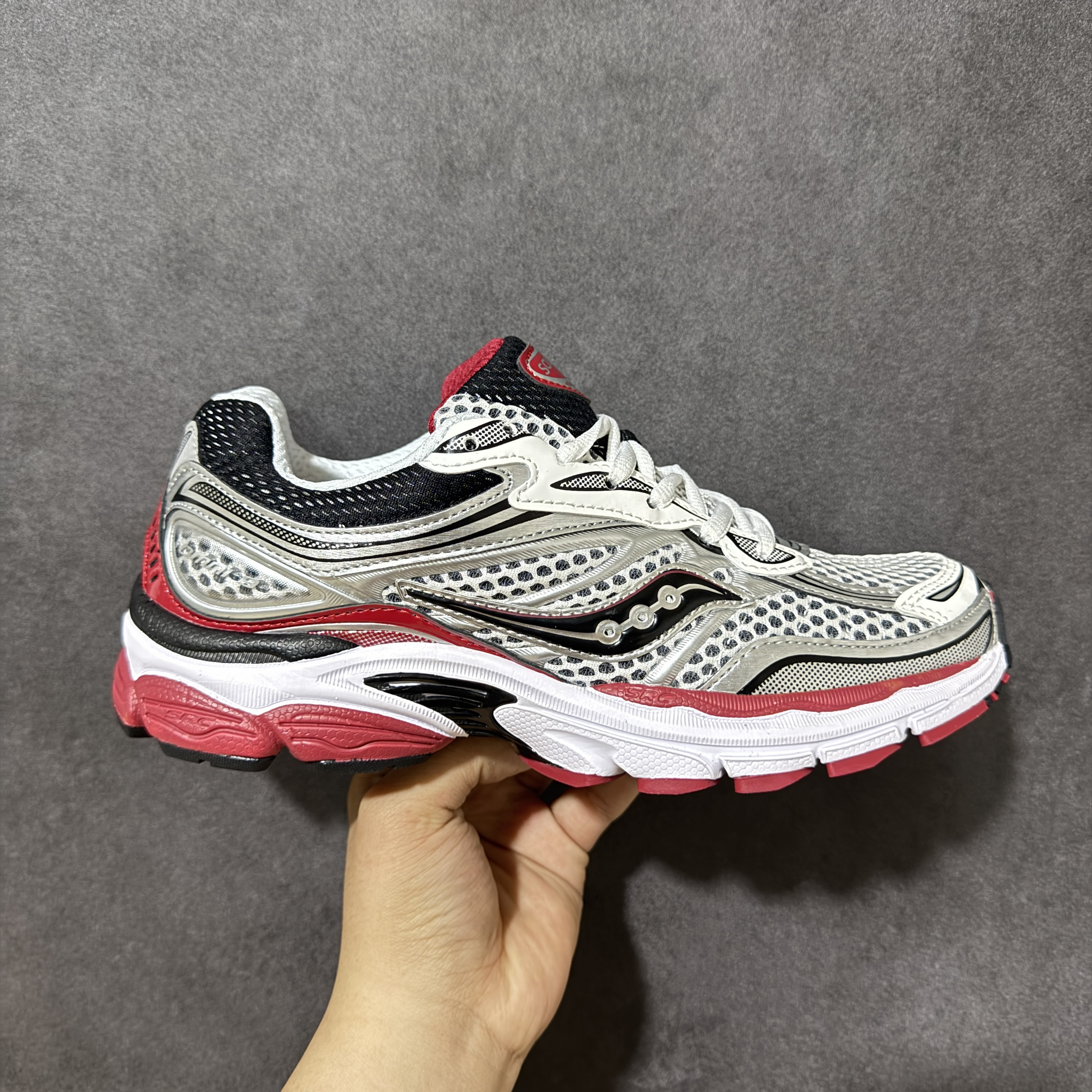 Saucony ProGrid Omni 9 OG