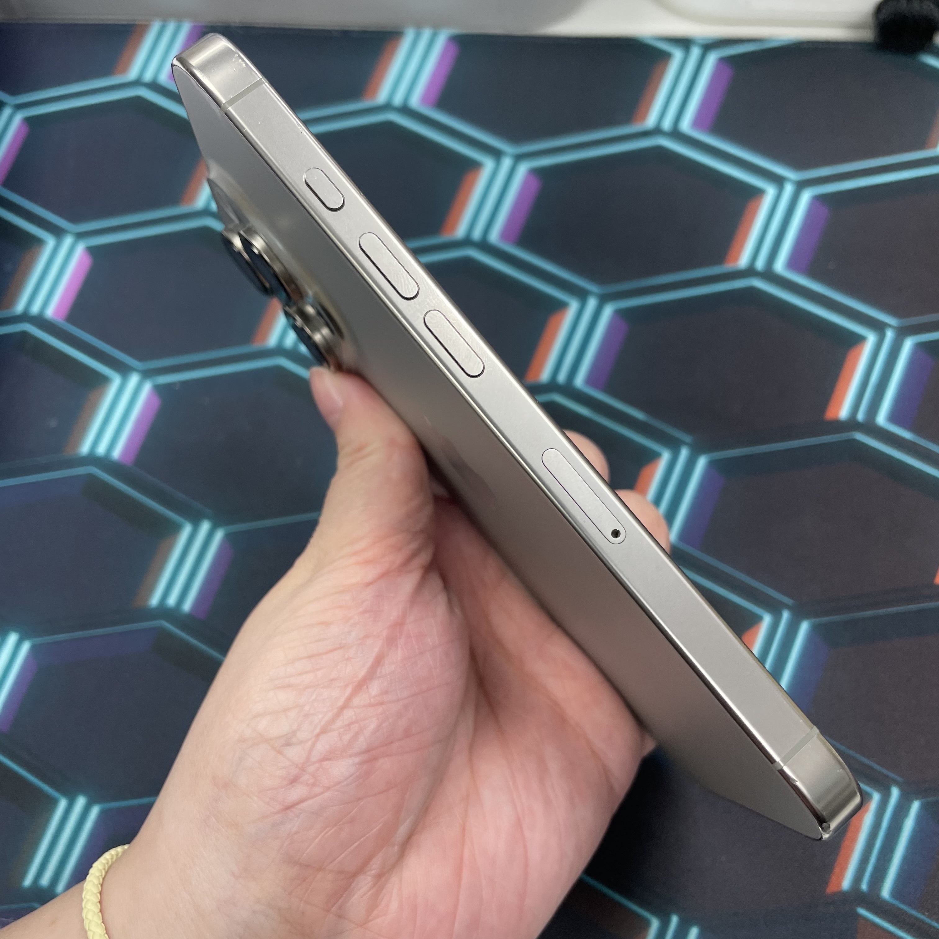 *6209 16 pro 超靚機 128GB 電90 原色 gray