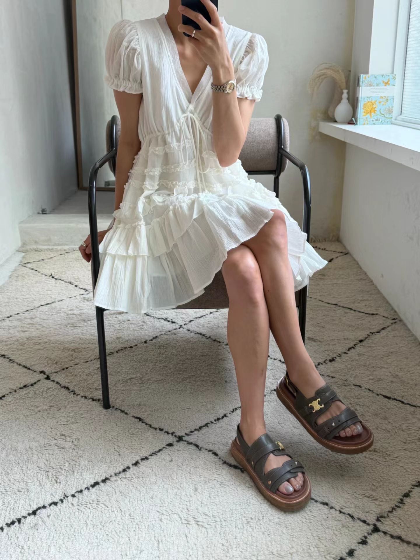 Girly V-neck shirred dress