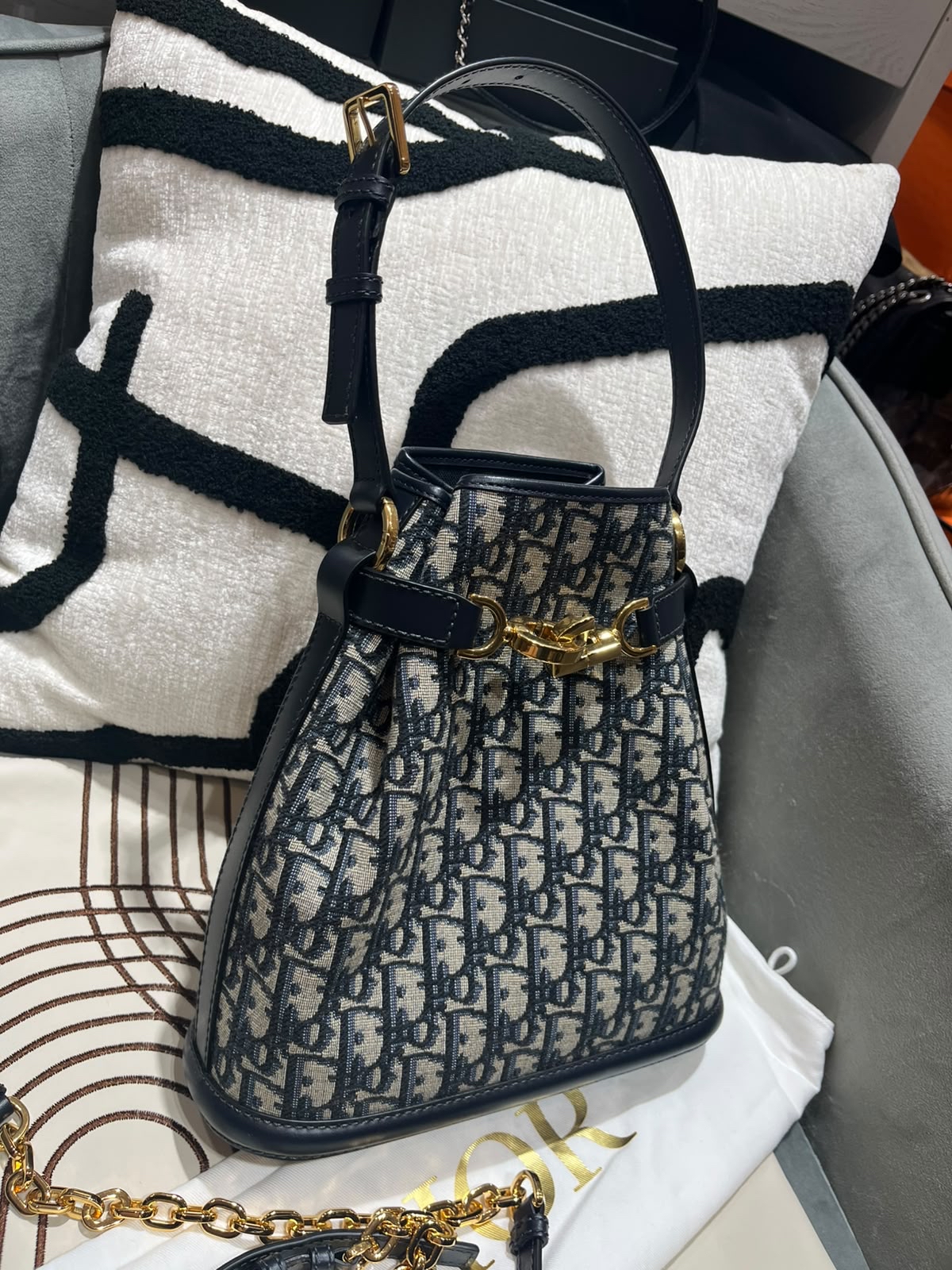 Christian Dior C‘est Dior Oblique 2 way bag medium bucket bag 100%Authentic, 98%New  ✅證書✅Dust bag✅box  