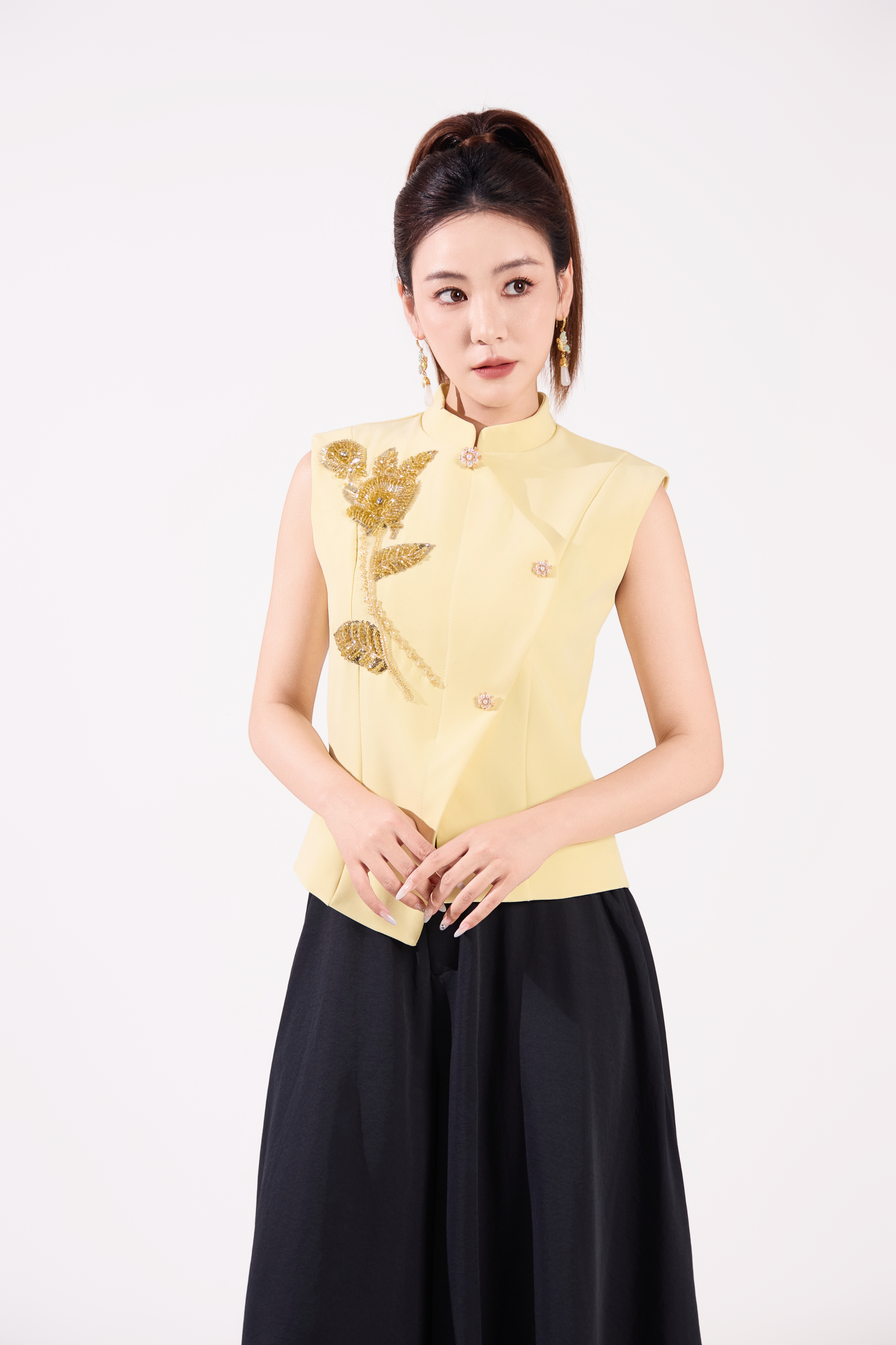 10141373 Golden Blossom Mandarin Vest