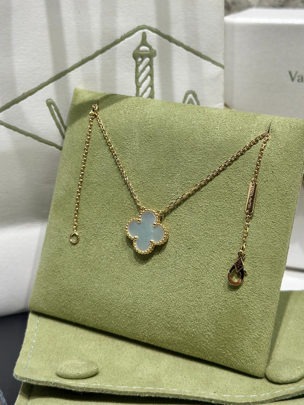 Pre-owned VCA Vintage Alhambra 18k Necklace/ Product Code: 26042703