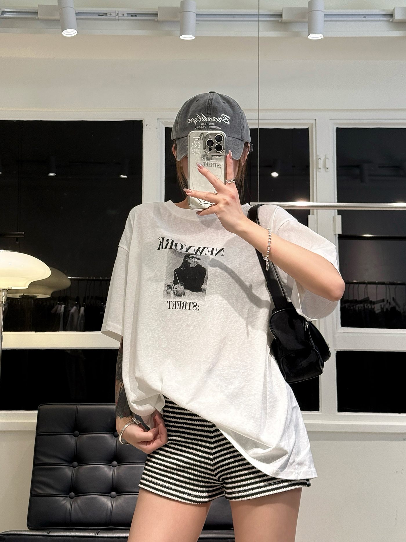 𝐍𝐞𝐰 𝐲𝐨𝐫𝐤 𝐠𝐫𝐚𝐩𝐡𝐢𝐜 𝐨𝐯𝐞𝐫𝐬𝐢𝐳𝐞𝐝 𝐭𝐞𝐞