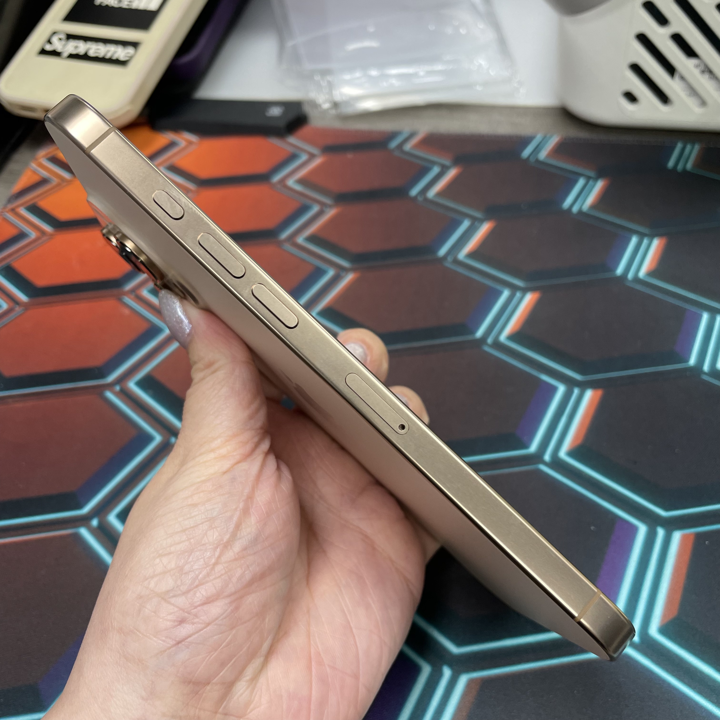 *6823 16 pro max 勁靚機 256GB 電94 沙色 gold