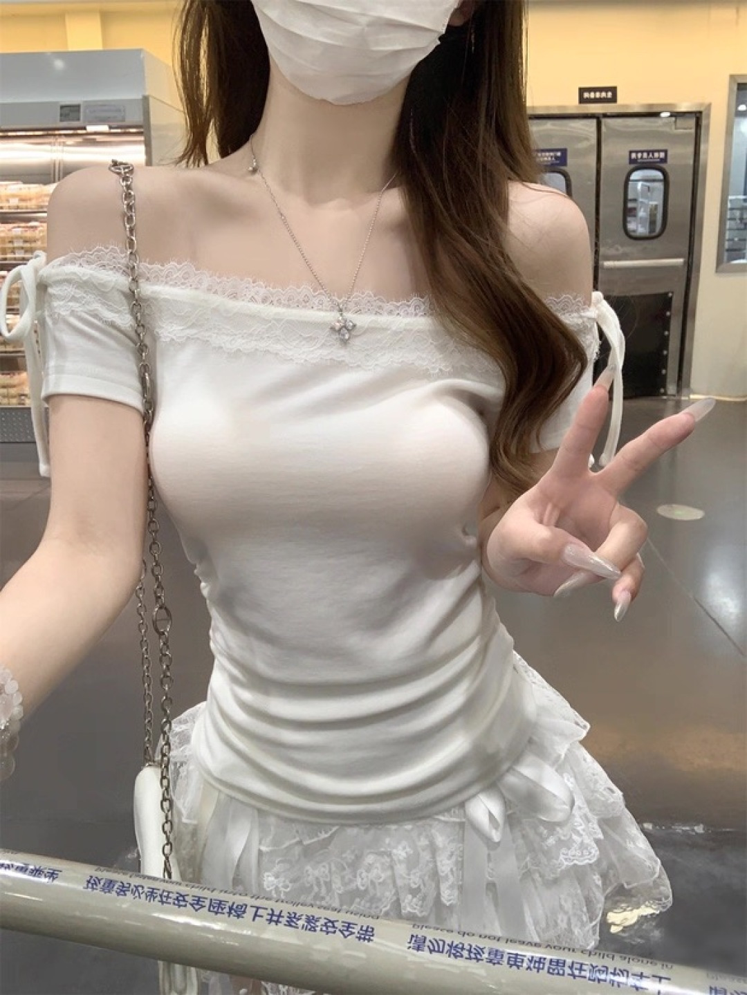 1794 Black tie-strap top | 黑色绑带露肩上衣