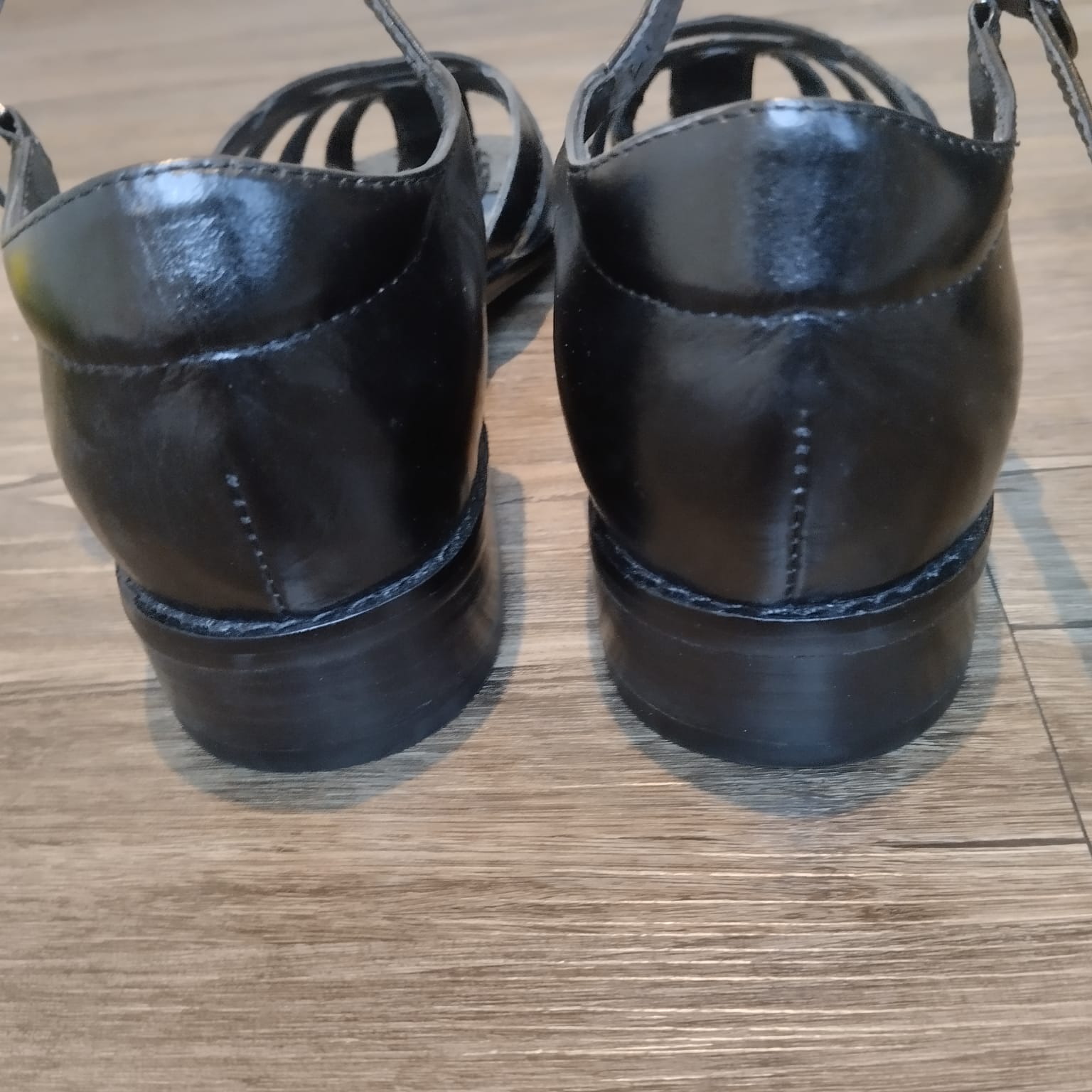 復古黑色繫帶涼鞋