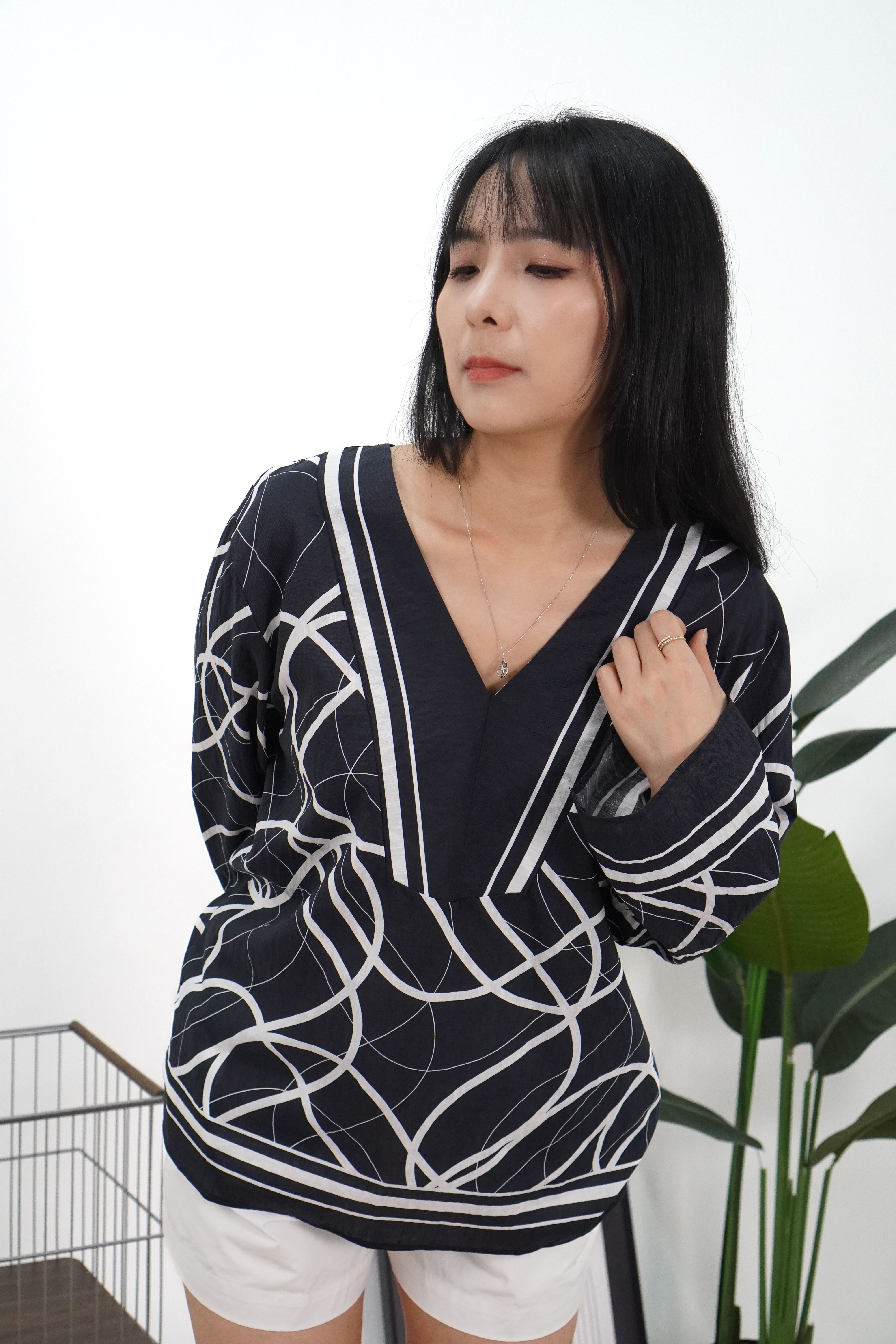 线条印花蓝色长袖上衣