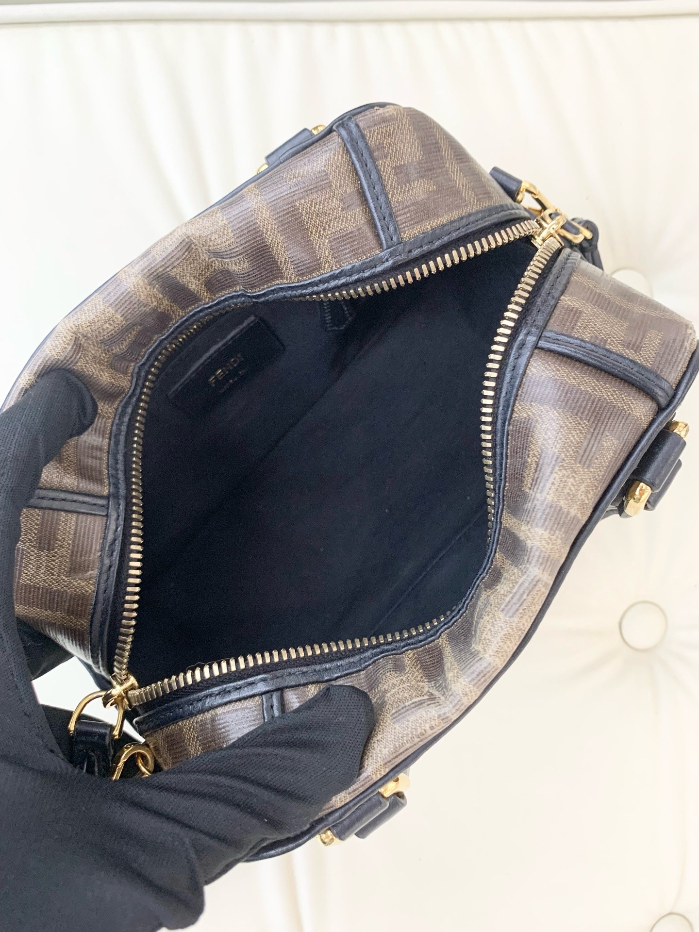 【預訂貨品】FENDI Zucca經典老花相機包