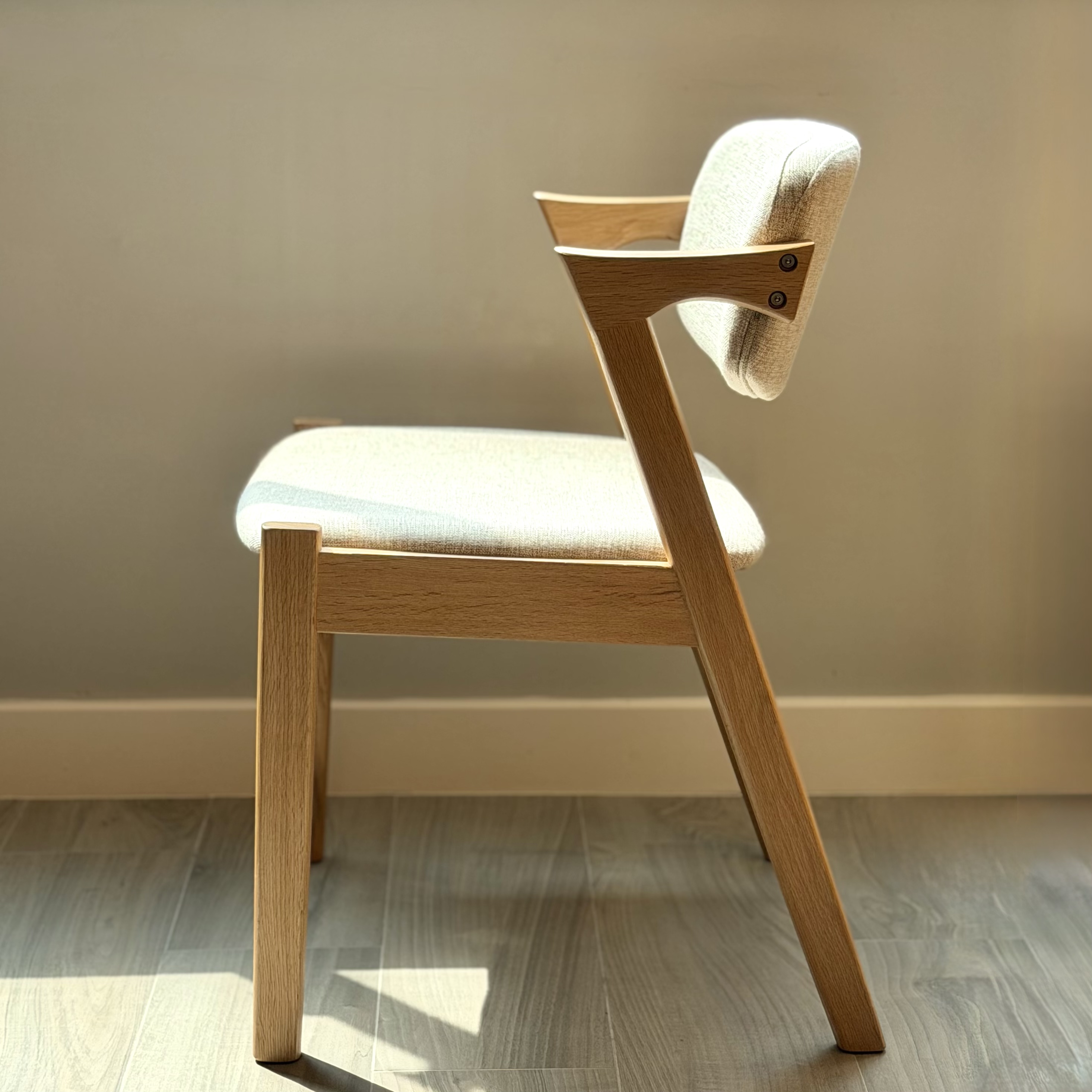 Z Arm Chair