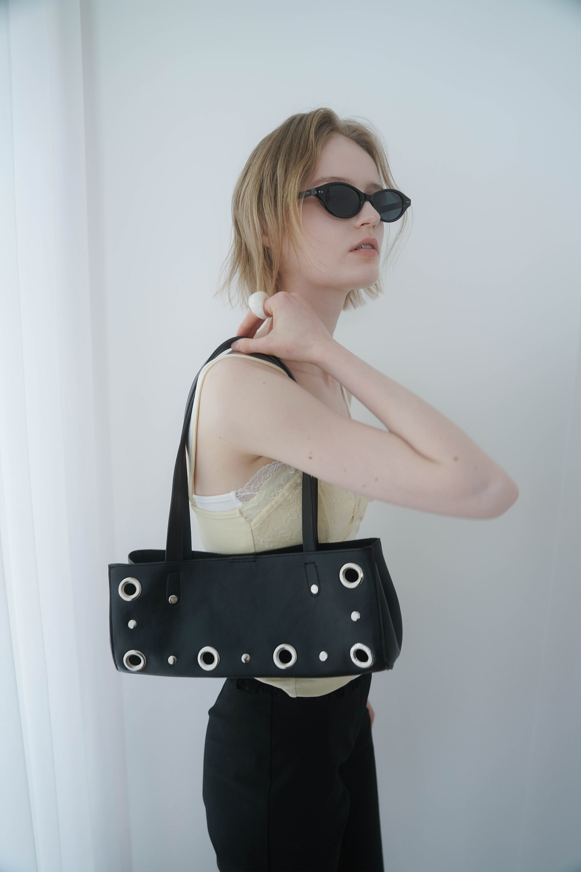 韓國🇰🇷設計品牌Hyoin x Heeari | Haze Eyelet Leather Mini Bag