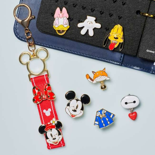 🌸 【預訂】Mickey Pins Charm (BL) - Disney Store 6/10新品