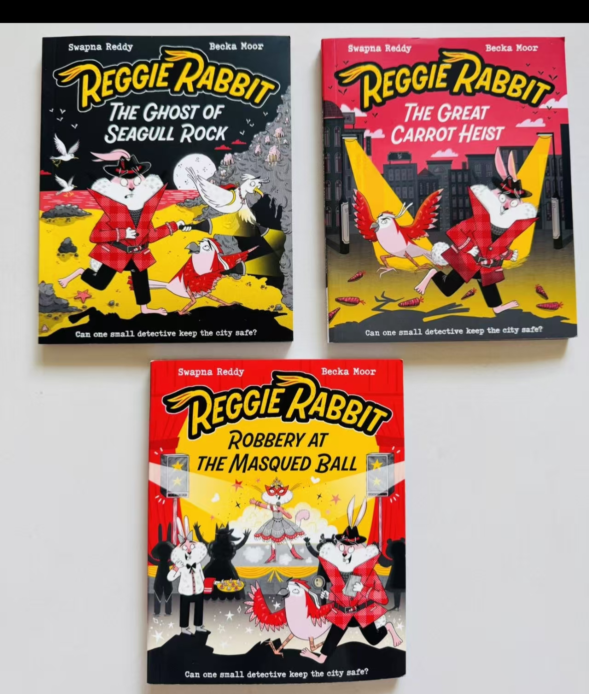 Oxford 牛津 REGGIE RABBIT THE GHOST OF SEAGULL ROCK Swapna Reddy Becka Moor RECCI: RABEIT THE GREAT CARROT HEIST Can one small detective keep the city safe? Swapna Reddy Becka Moor RICCIERABHLY ROBBERY AT 7 THE MASQUED BALL