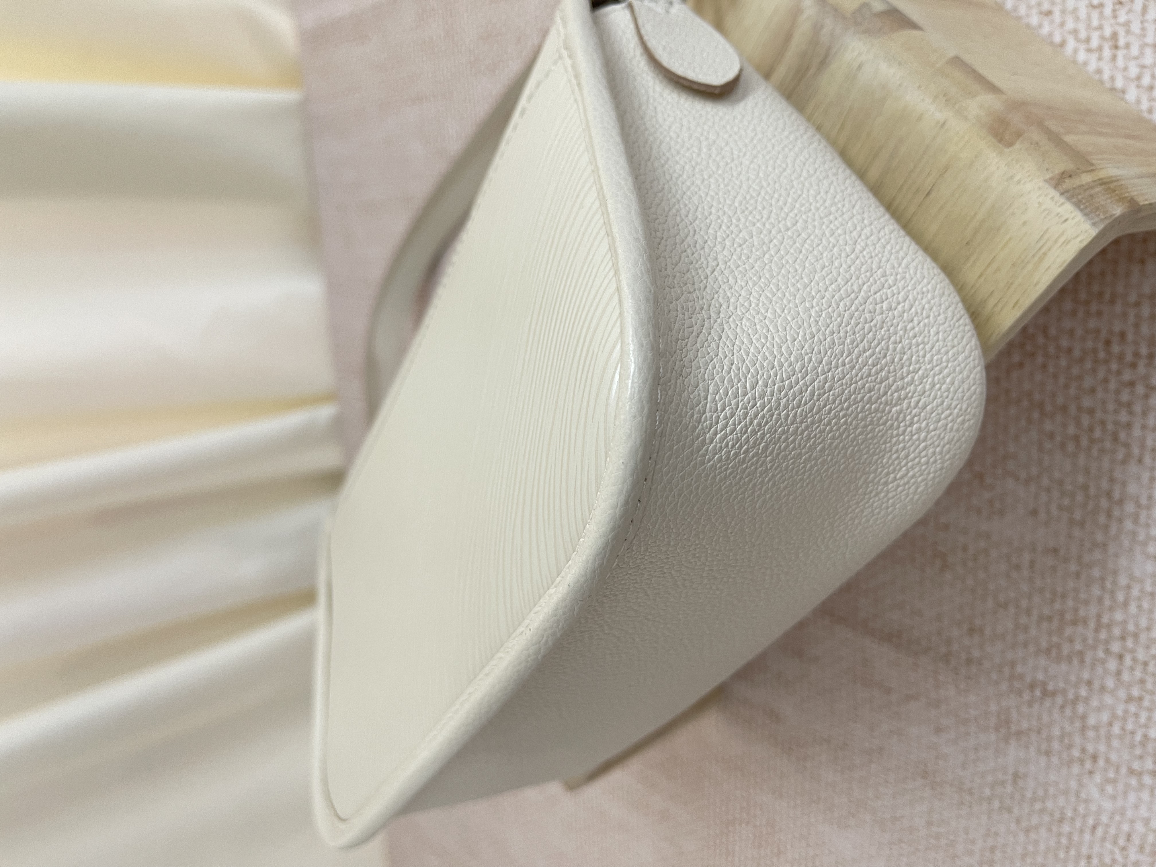 Pre-owned Louis Vuitton Buci/ Product Code: 26022301