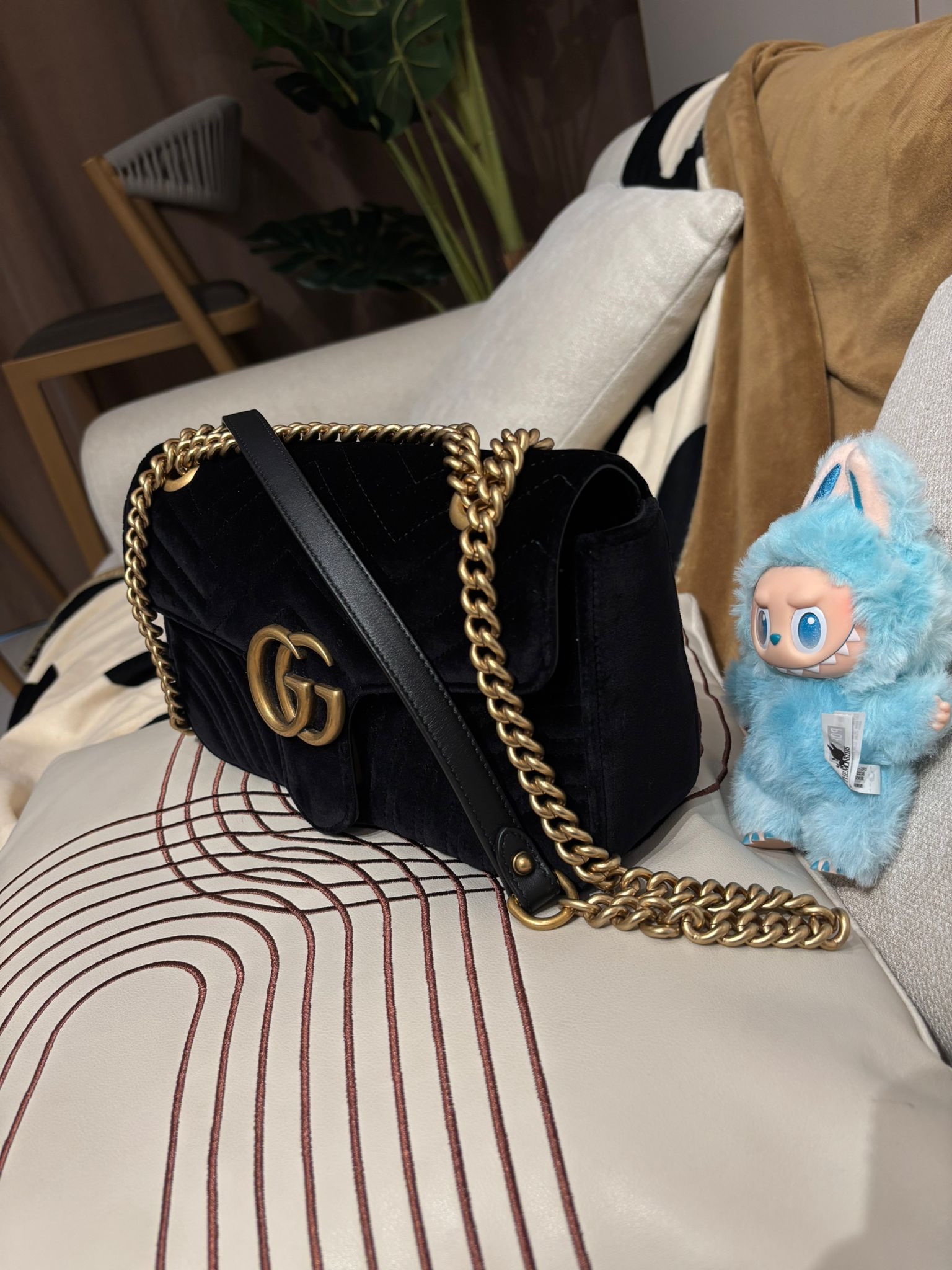 Gucci gg marmont flap 26cm velvet  100%Authentic ,98%new ✅tap ✅dust bag  