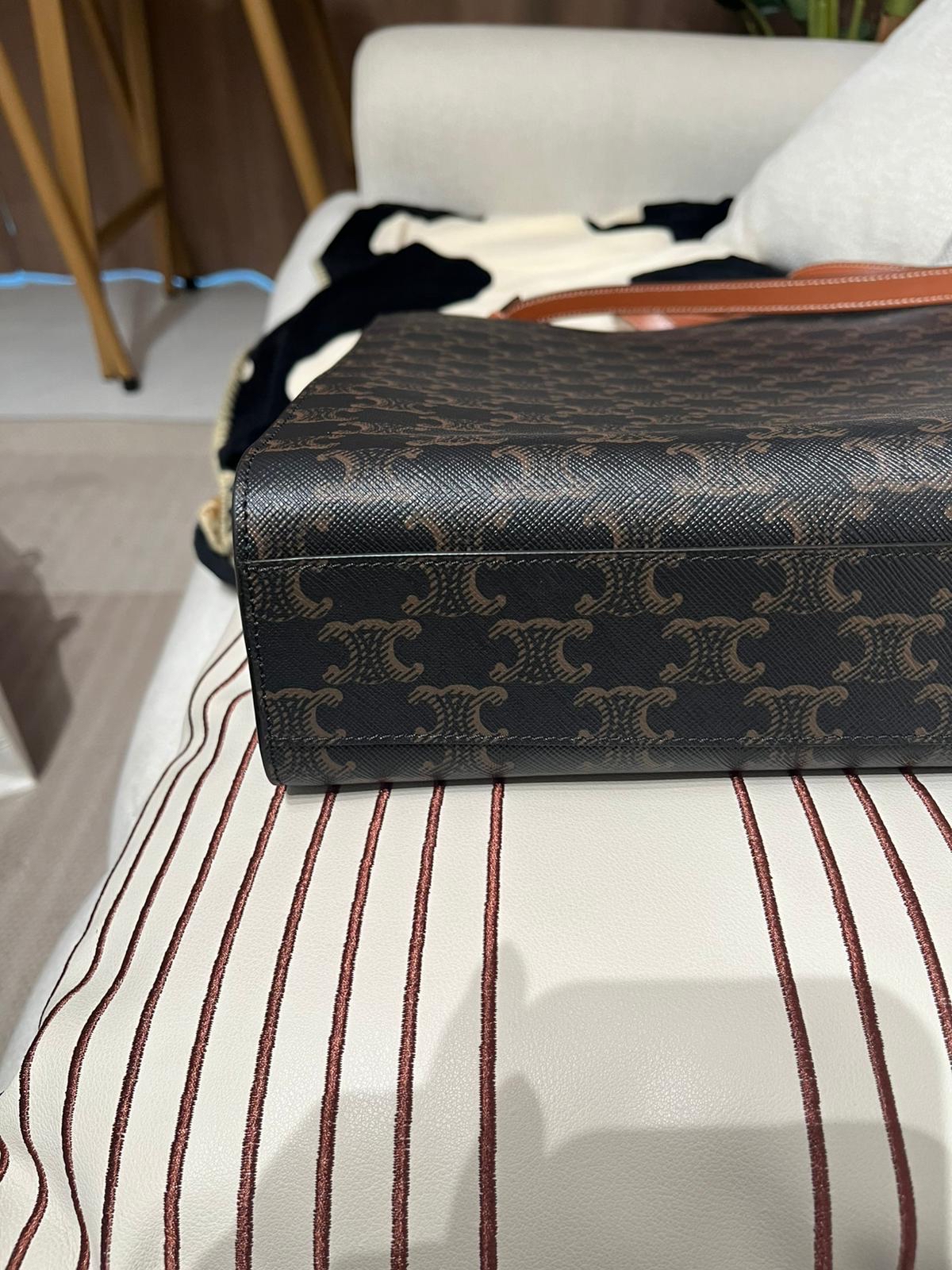 Celine vertical cabas small tote in triomphe  100%Authentic ,98%new✅塵袋 