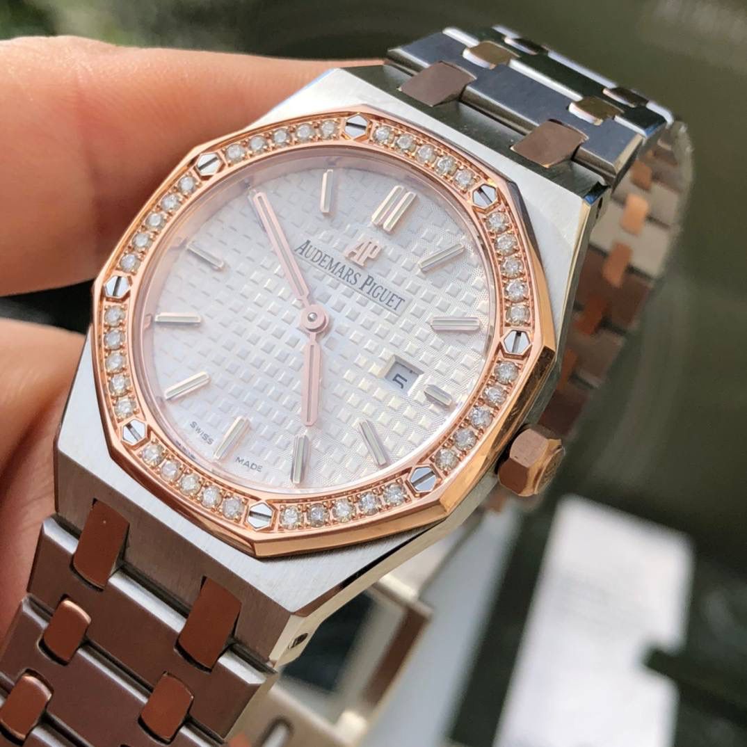 爱彼皇家橡树系列女士腕表：精钢与玫瑰金，镶钻表圈